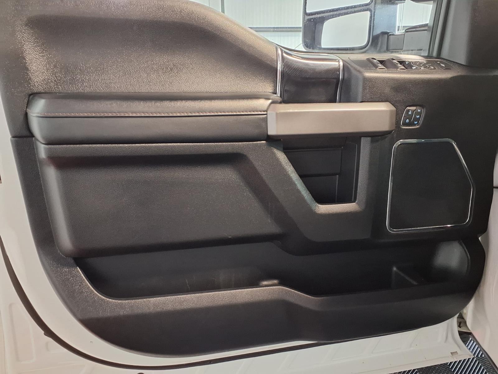 2020 Ford Super Duty F-250 SRW Platinum - Star White Metallic Tri-Coat exterior view 15