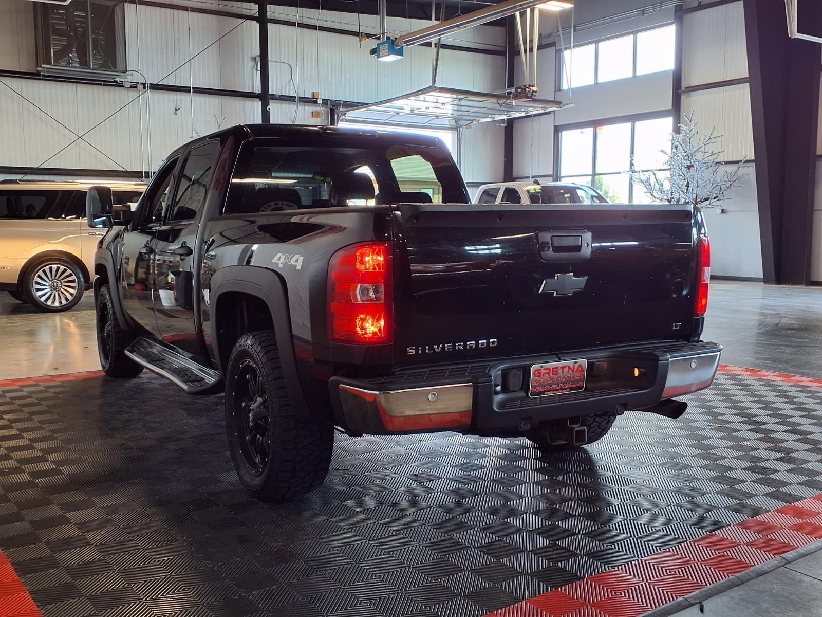 2013 Chevrolet Silverado 1500 LT - Black exterior view 4