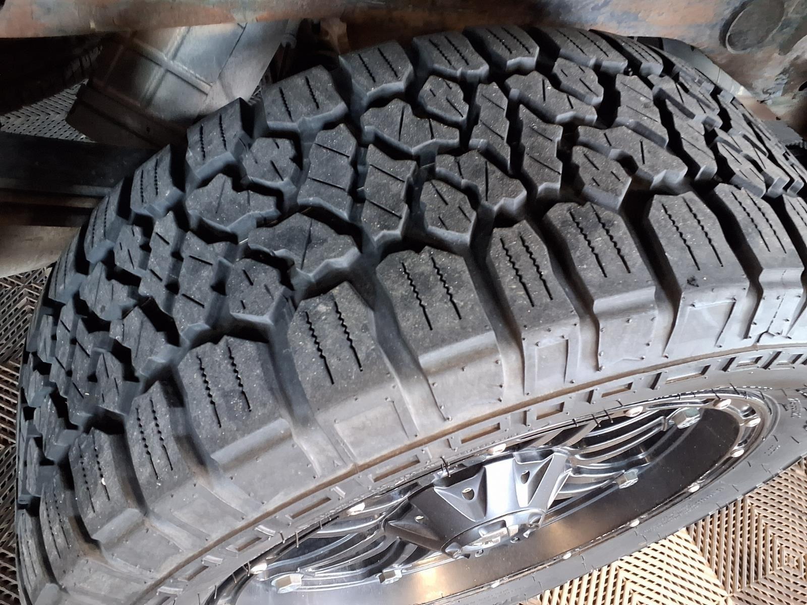 2013 Chevrolet Silverado 1500 LT - Black exterior view 9