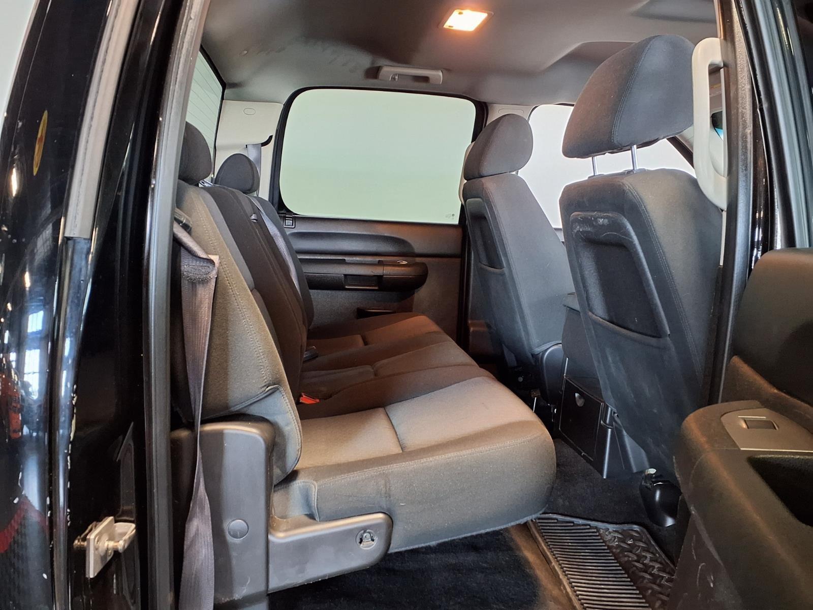 2013 Chevrolet Silverado 1500 LT - Black exterior view 10