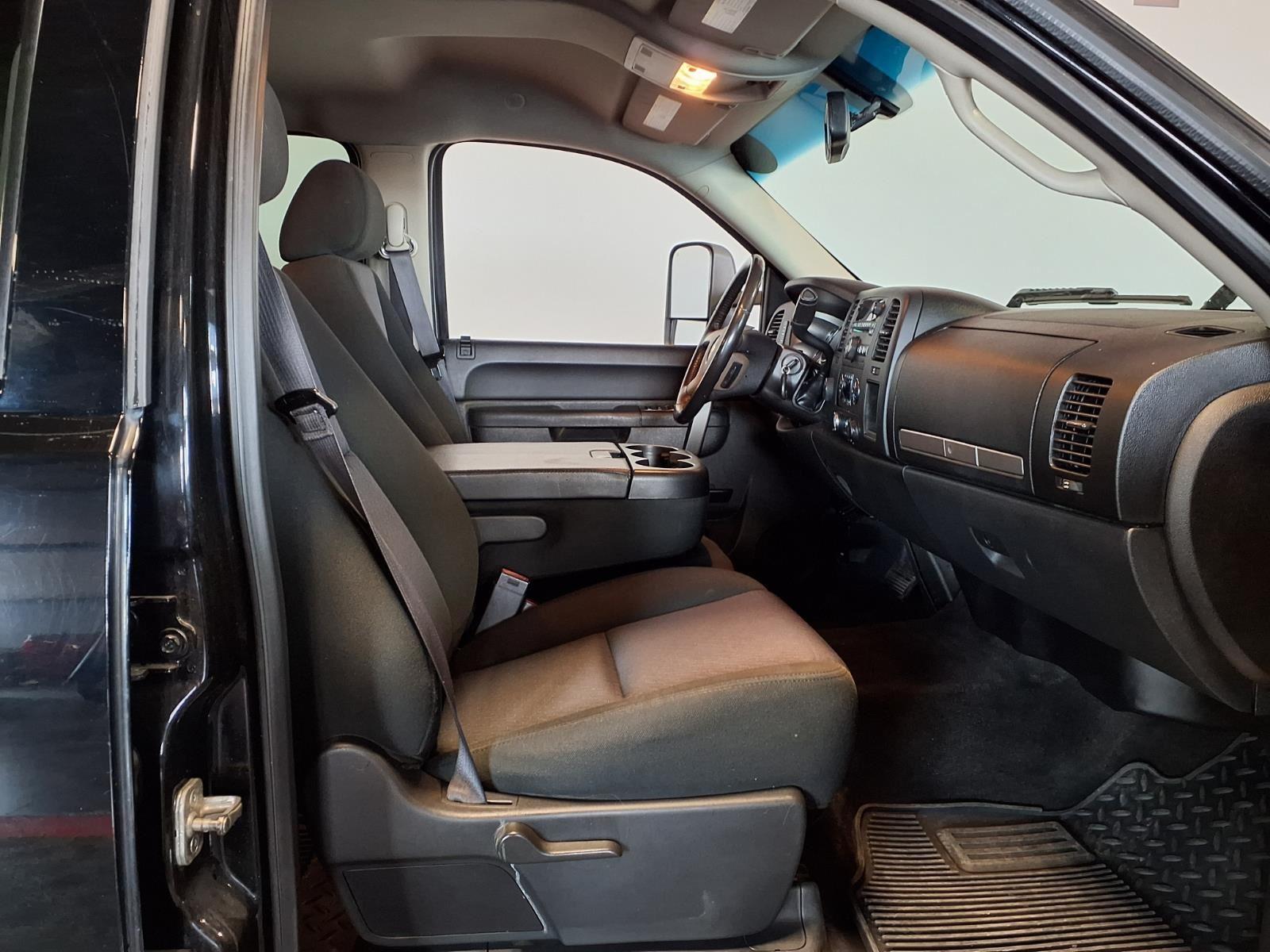 2013 Chevrolet Silverado 1500 LT - Black exterior view 12