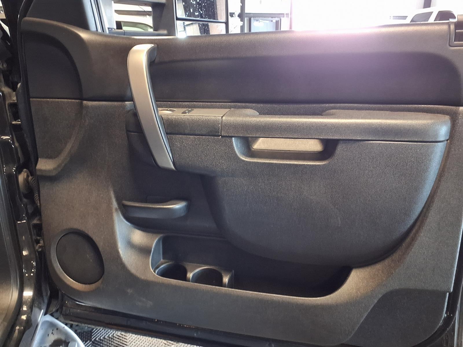 2013 Chevrolet Silverado 1500 LT - Black exterior view 13