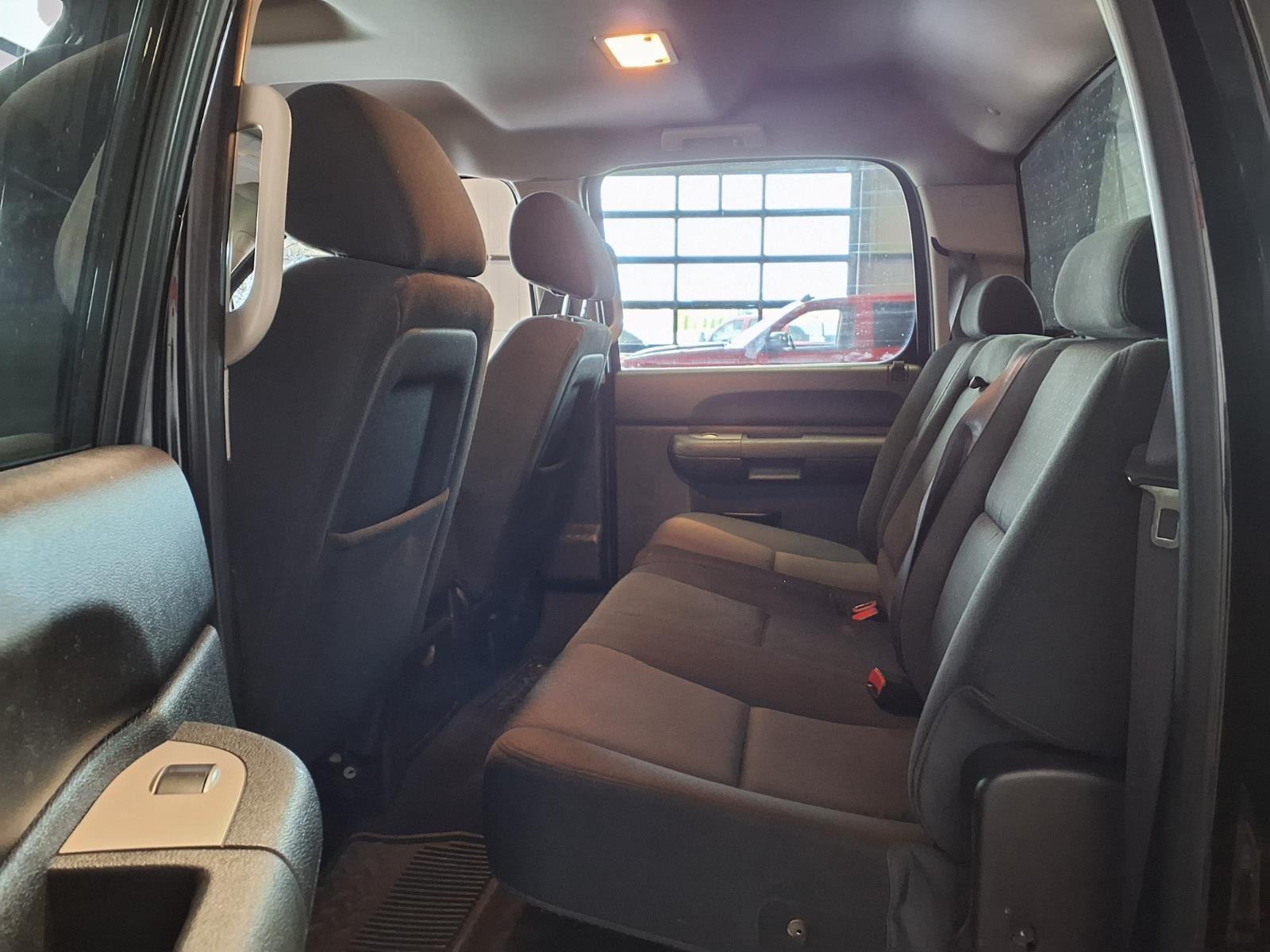 2013 Chevrolet Silverado 1500 LT - Black exterior view 14