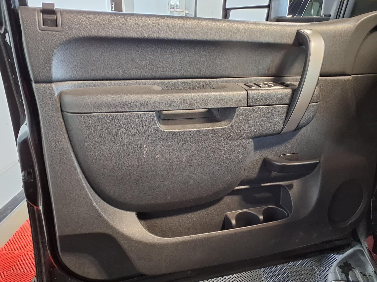 2013 Chevrolet Silverado 1500 LT - Black exterior view 17