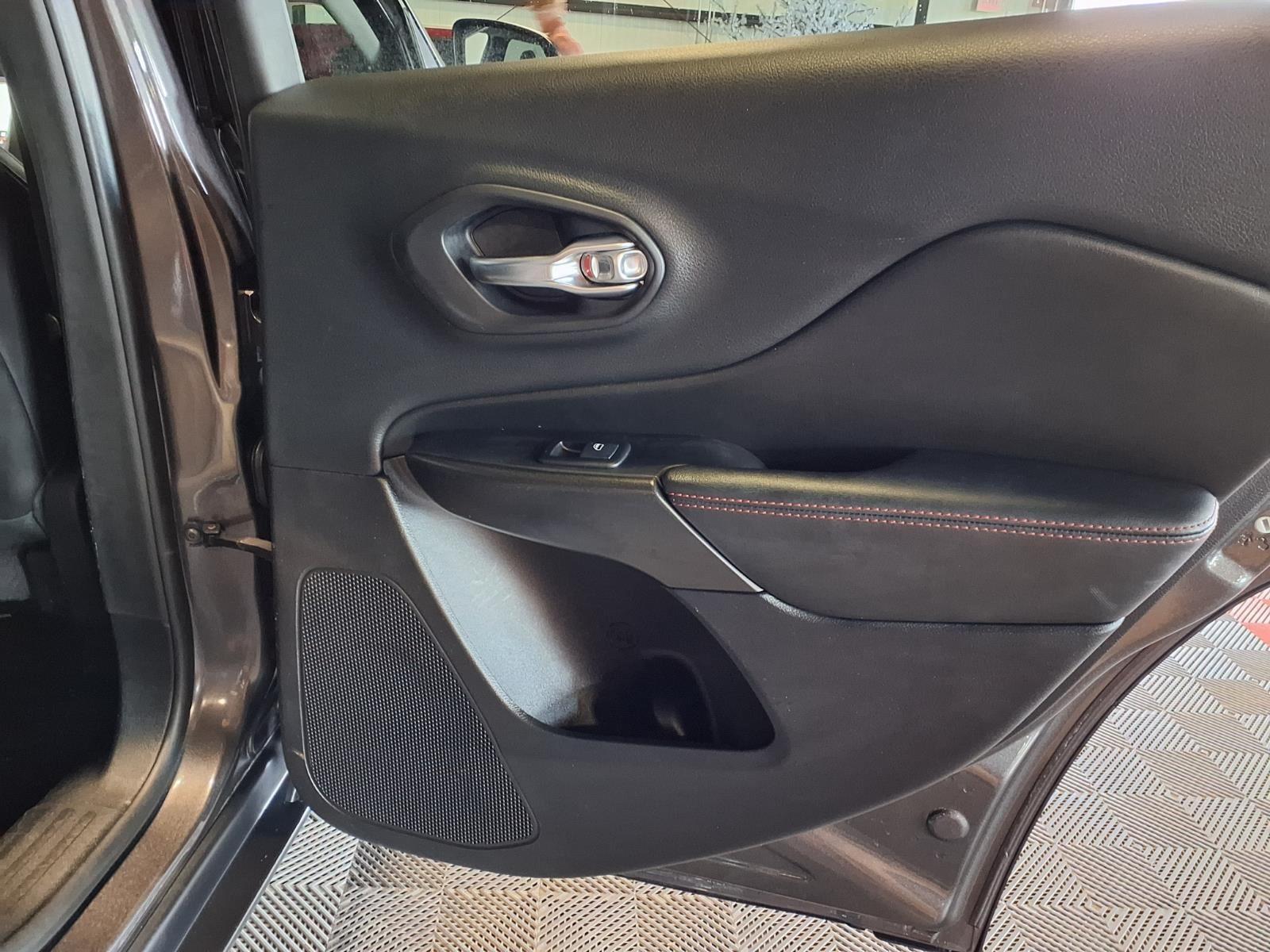 2019 Jeep Cherokee Trailhawk Elite - Granite Crystal Metallic Clearcoat exterior view 11