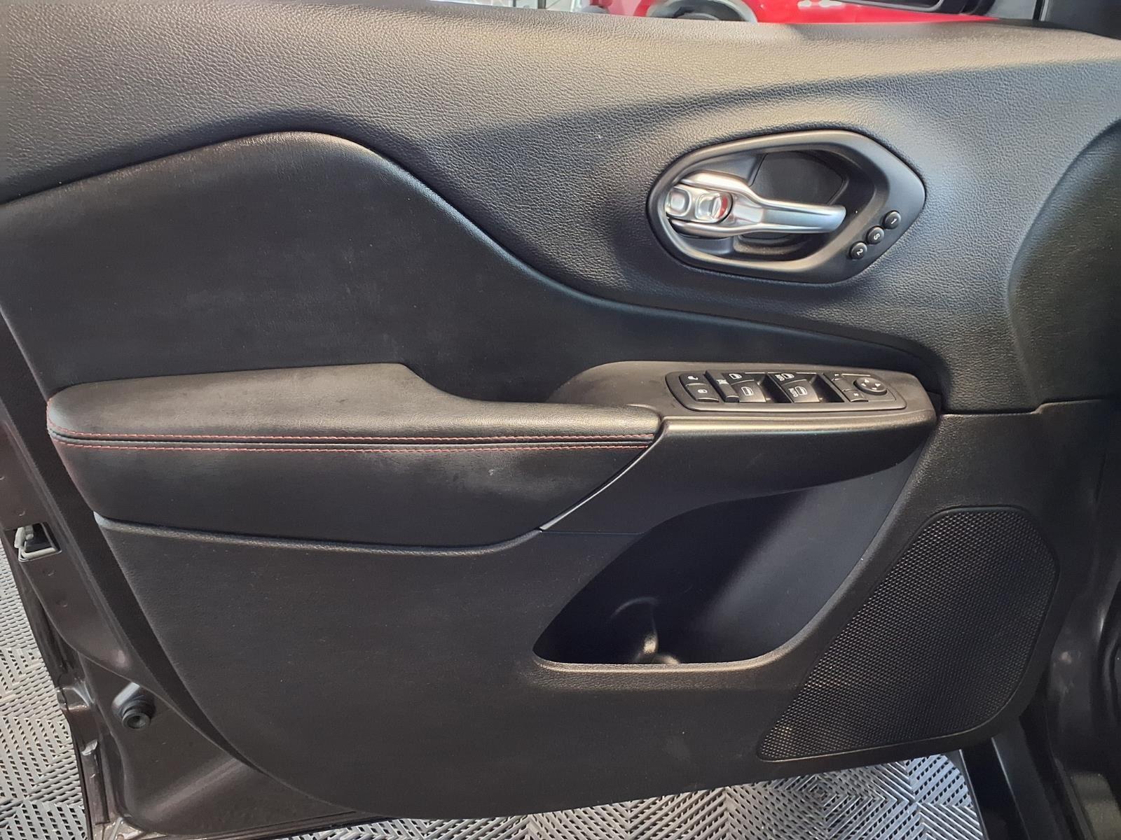 2019 Jeep Cherokee Trailhawk Elite - Granite Crystal Metallic Clearcoat exterior view 17