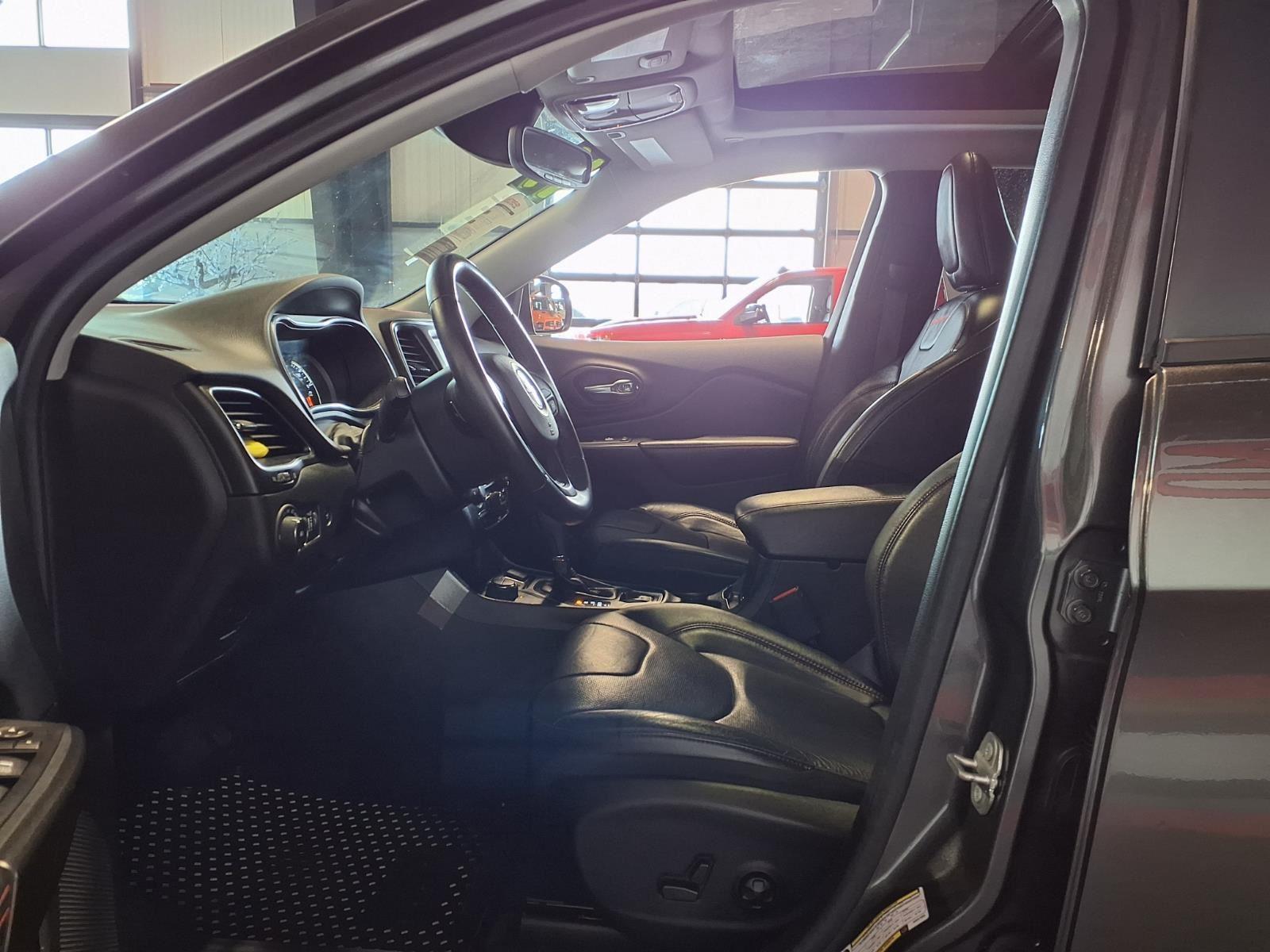 2019 Jeep Cherokee Trailhawk Elite - Granite Crystal Metallic Clearcoat exterior view 18