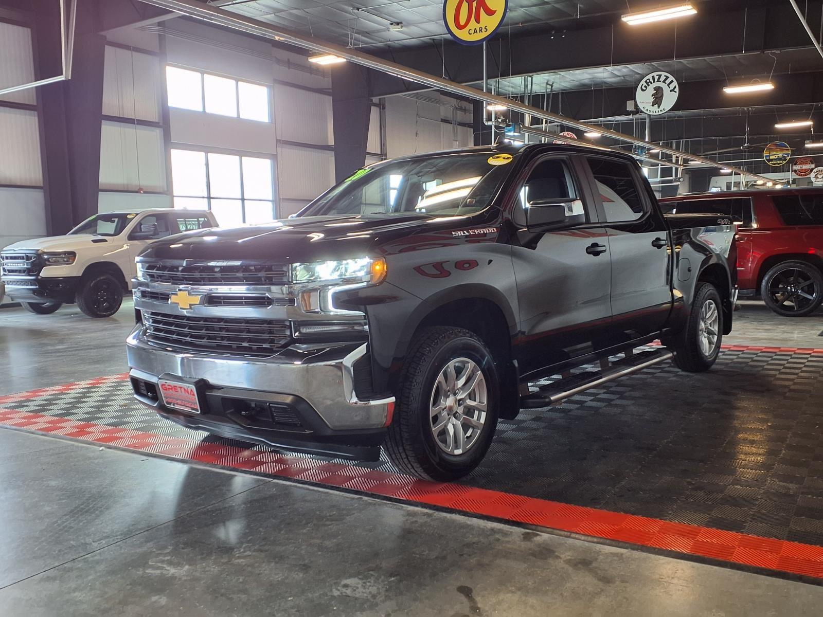 2020 Chevrolet Silverado 1500 LT - Black exterior view 3