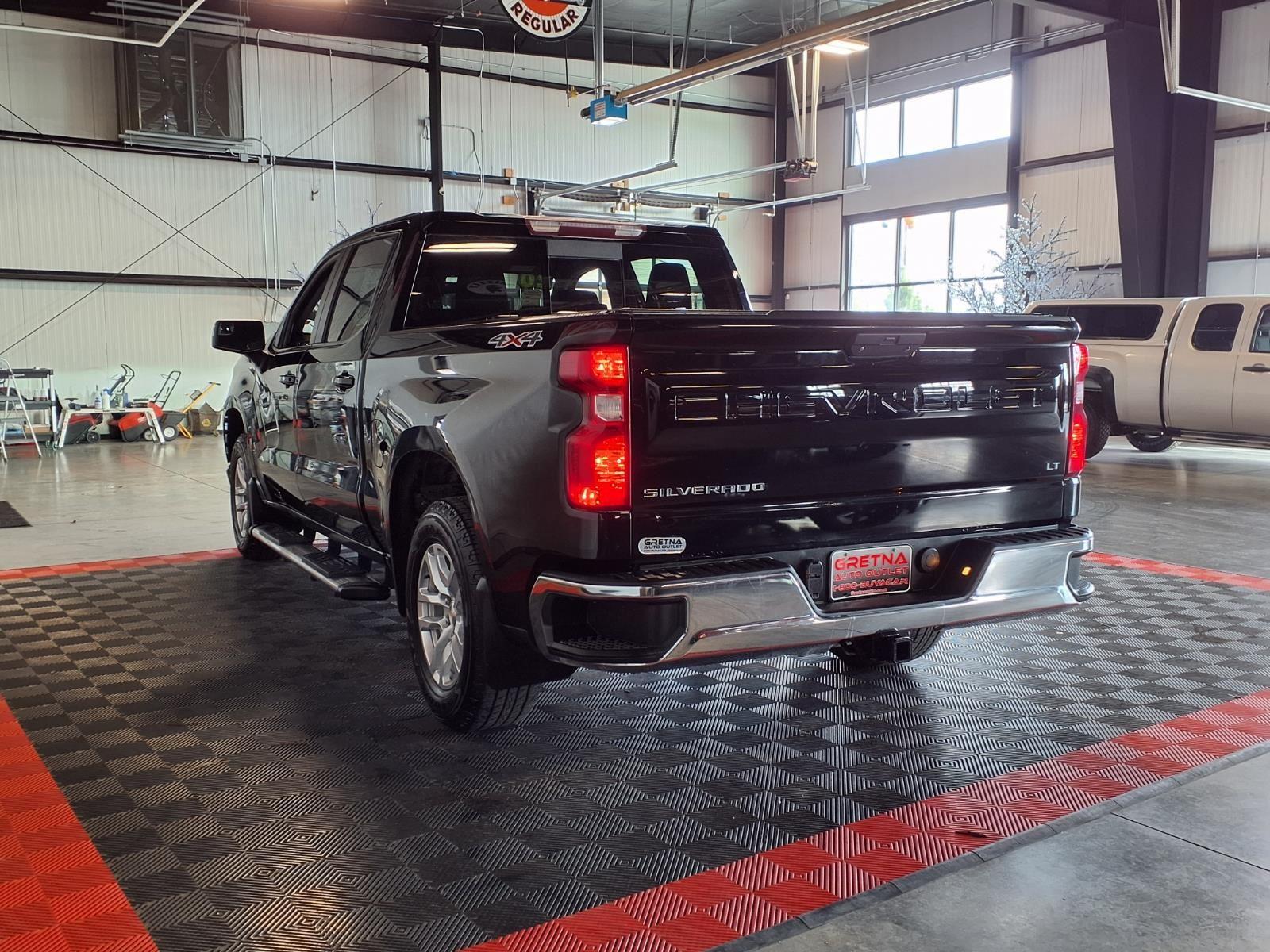 2020 Chevrolet Silverado 1500 LT - Black exterior view 4