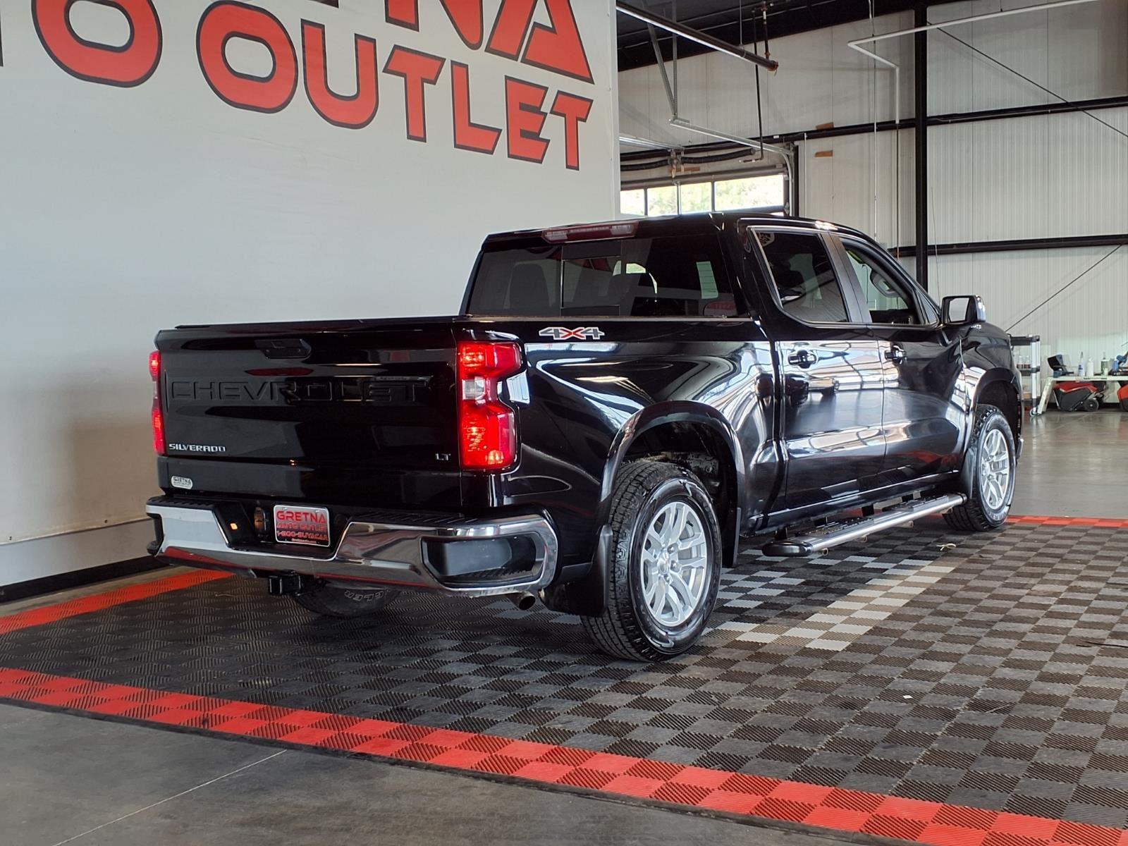2020 Chevrolet Silverado 1500 LT - Black exterior view 7