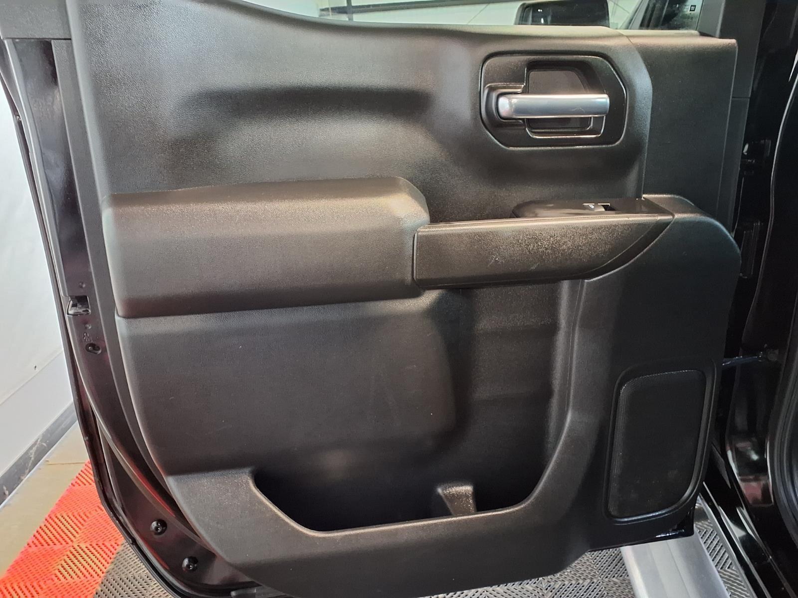 2020 Chevrolet Silverado 1500 LT - Black exterior view 13