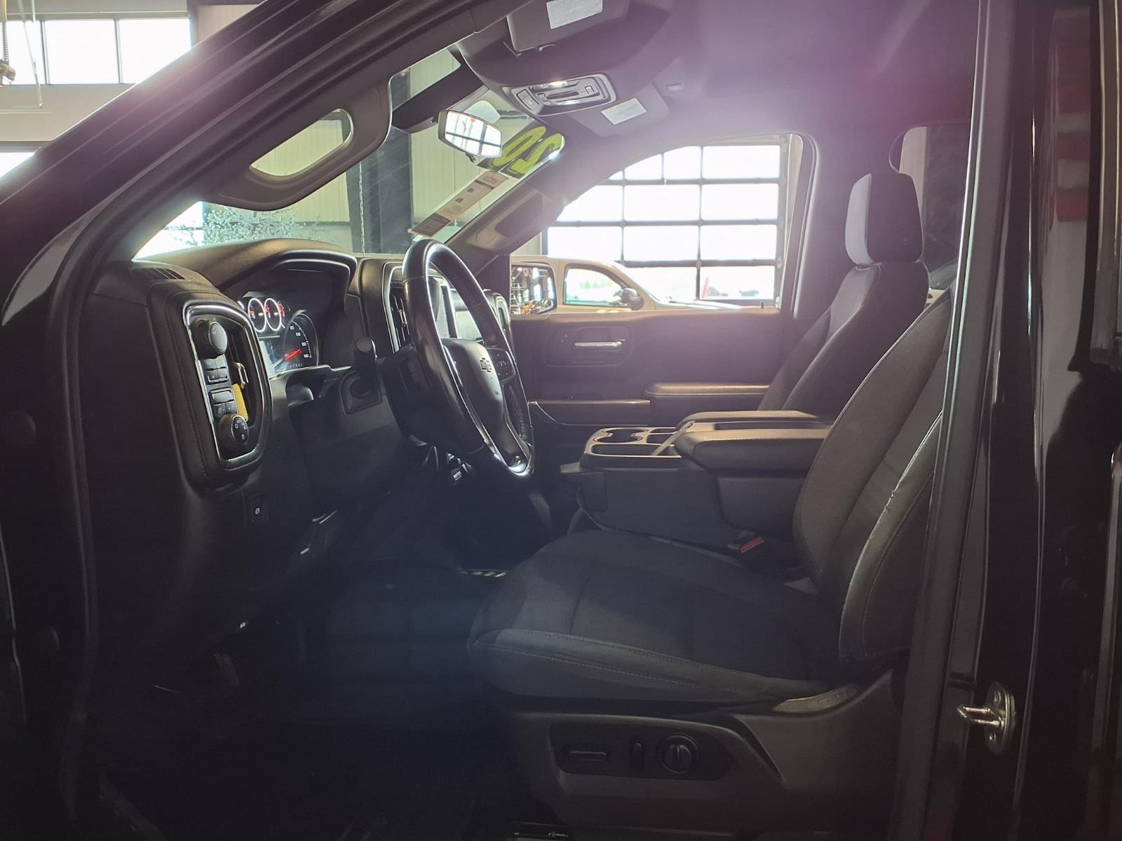 2020 Chevrolet Silverado 1500 LT - Black exterior view 16