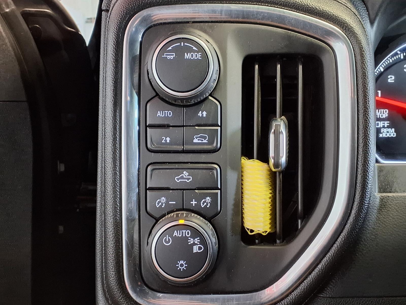 2020 Chevrolet Silverado 1500 LT - Black exterior view 17