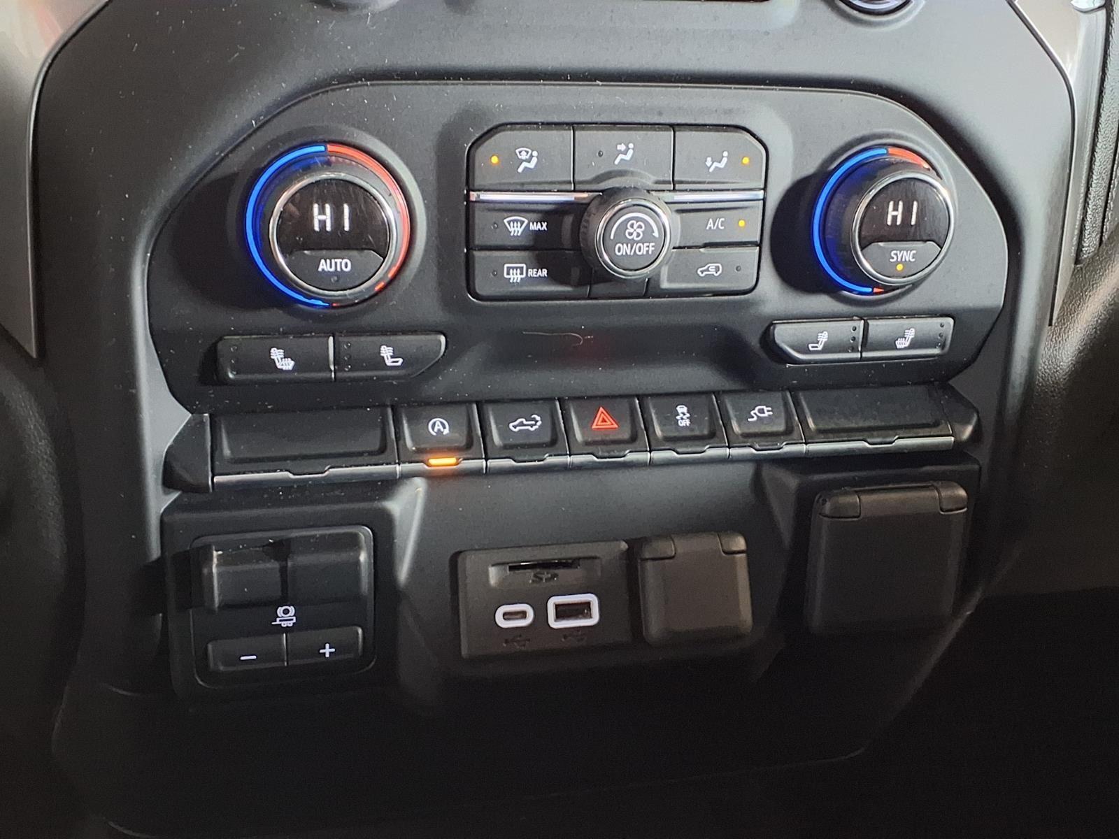 2020 Chevrolet Silverado 1500 LT - Black exterior view 20