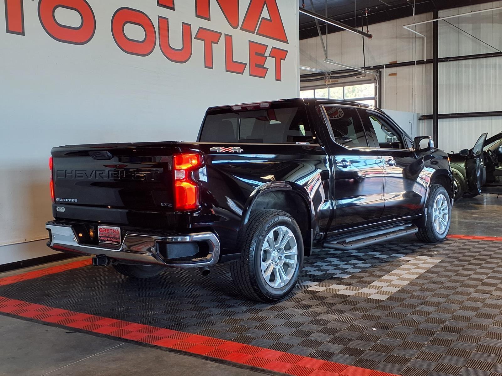 2022 Chevrolet Silverado 1500 LTZ - Black exterior view 7