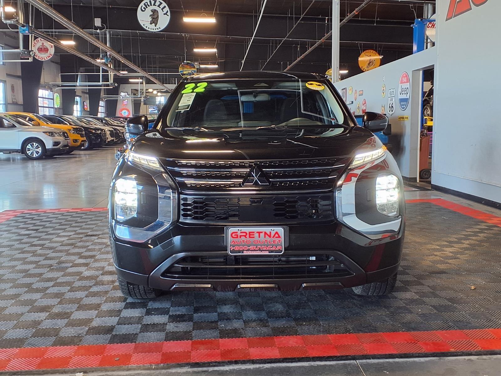 2022 Mitsubishi Outlander ES - Labrador Black Pearl exterior view 2