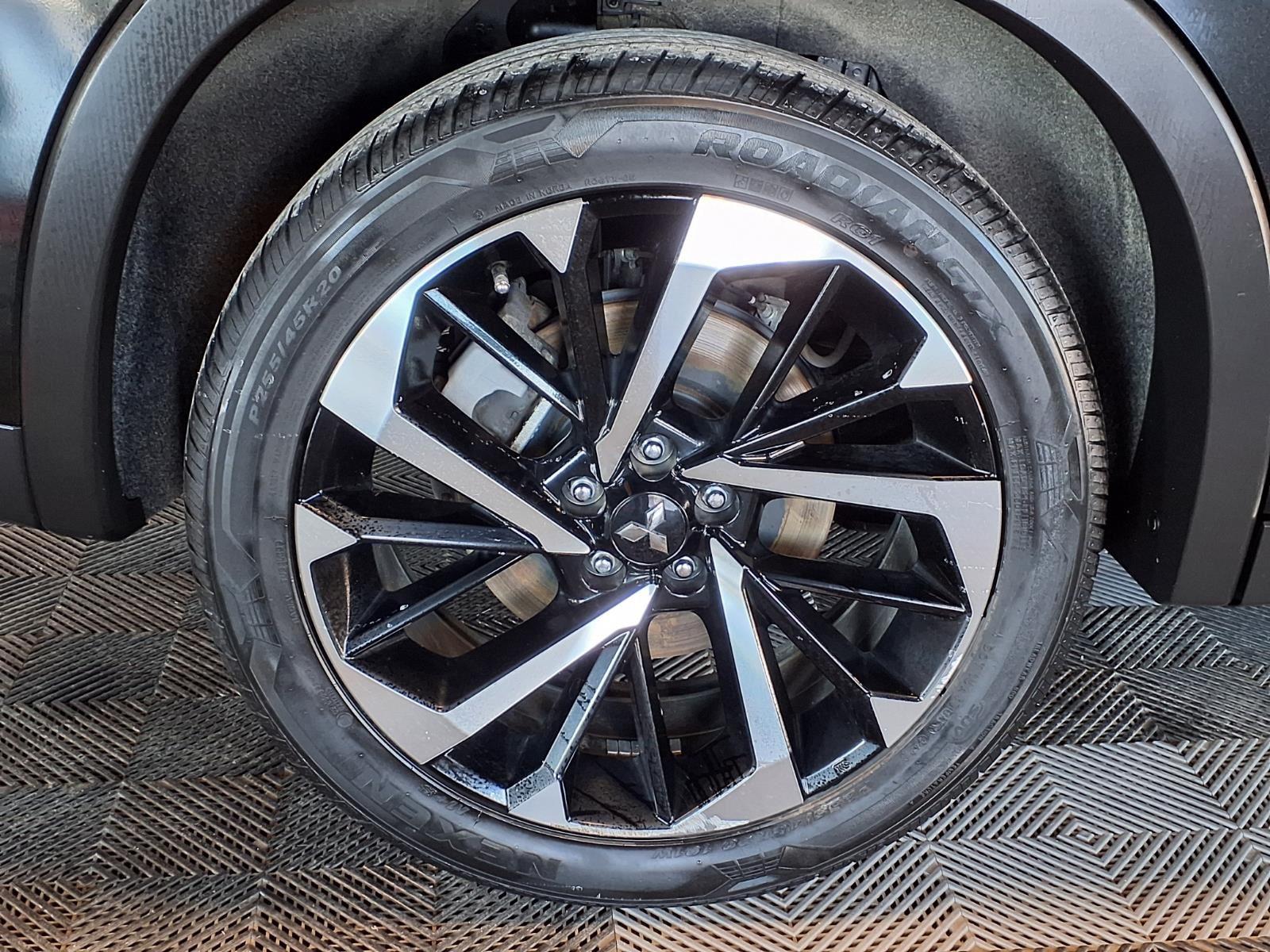 2022 Mitsubishi Outlander ES - Labrador Black Pearl exterior view 5