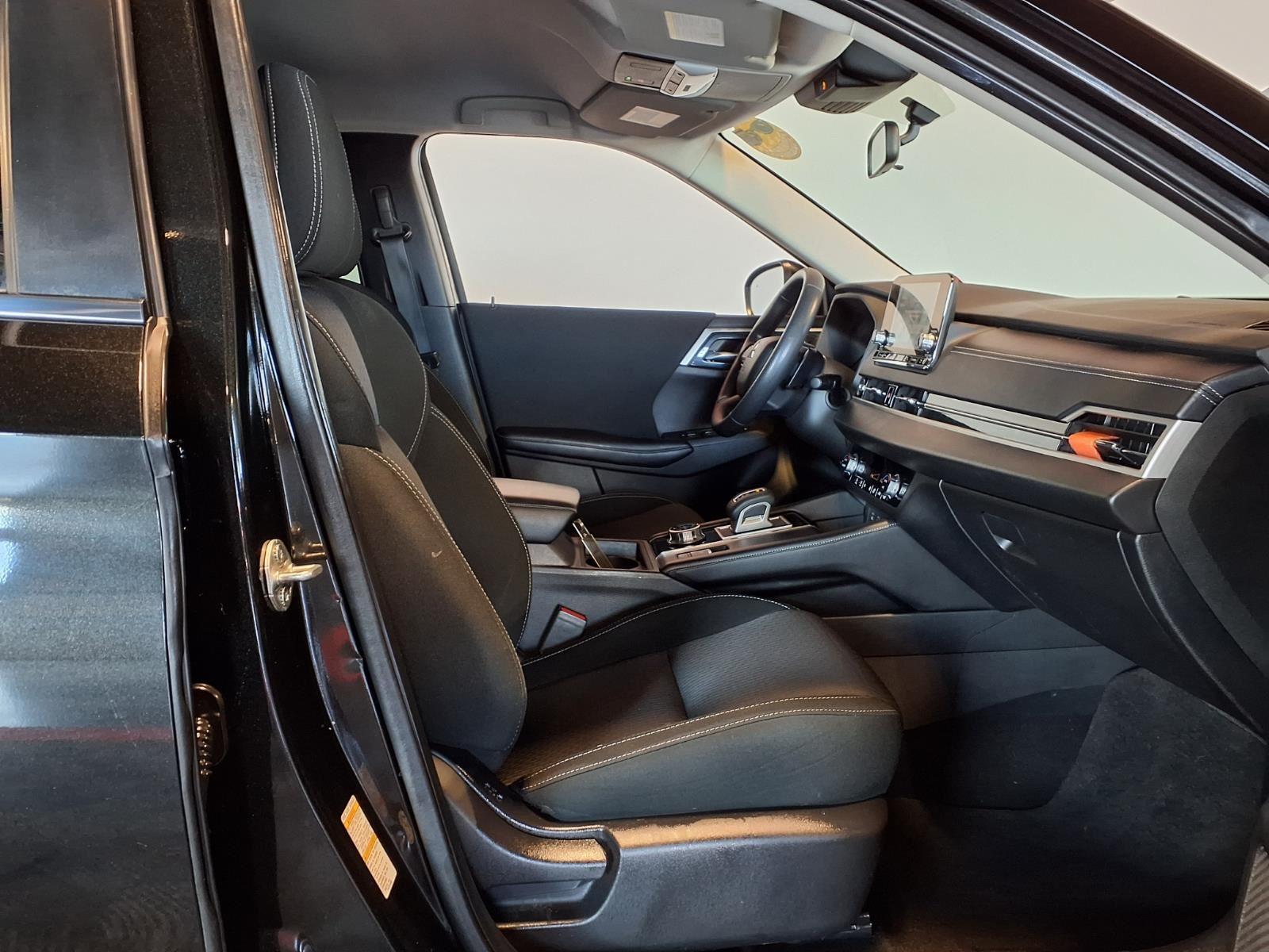 2022 Mitsubishi Outlander ES - Labrador Black Pearl exterior view 8