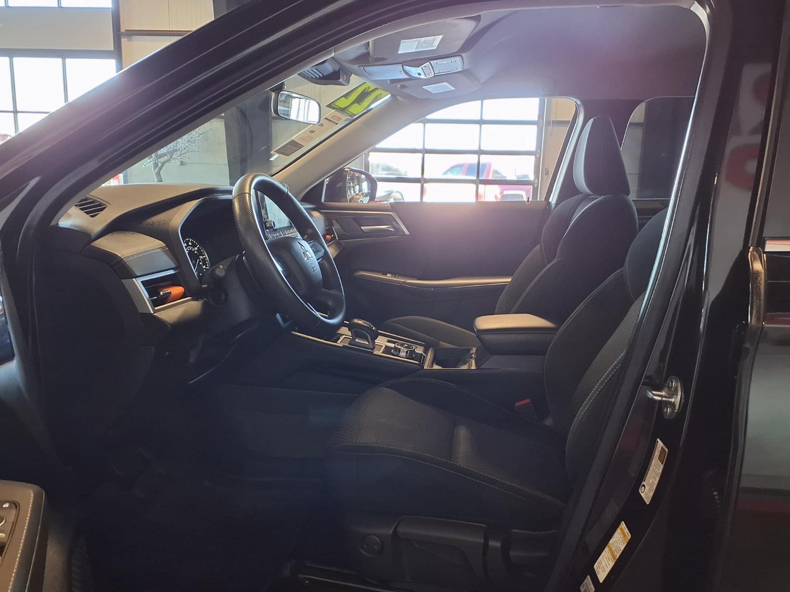 2022 Mitsubishi Outlander ES - Labrador Black Pearl exterior view 14