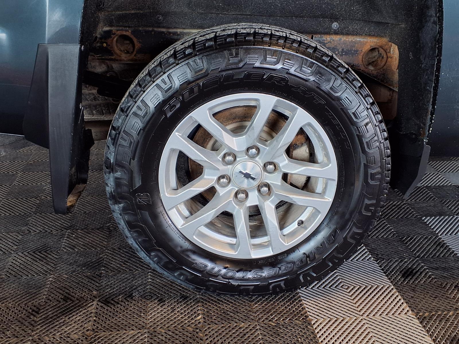 2018 Chevrolet Silverado 1500 LT - Graphite Metallic exterior view 8