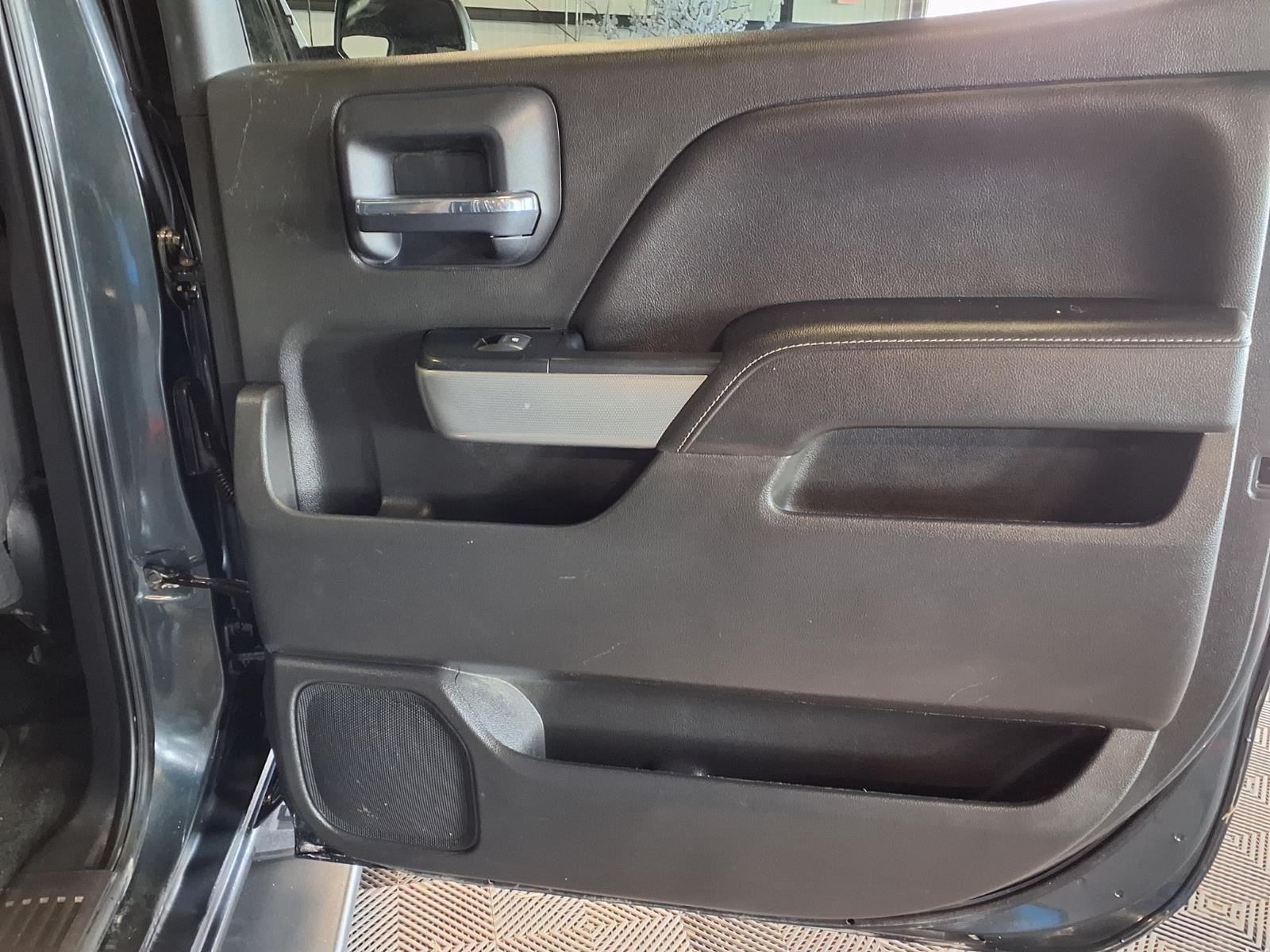 2018 Chevrolet Silverado 1500 LT - Graphite Metallic exterior view 10