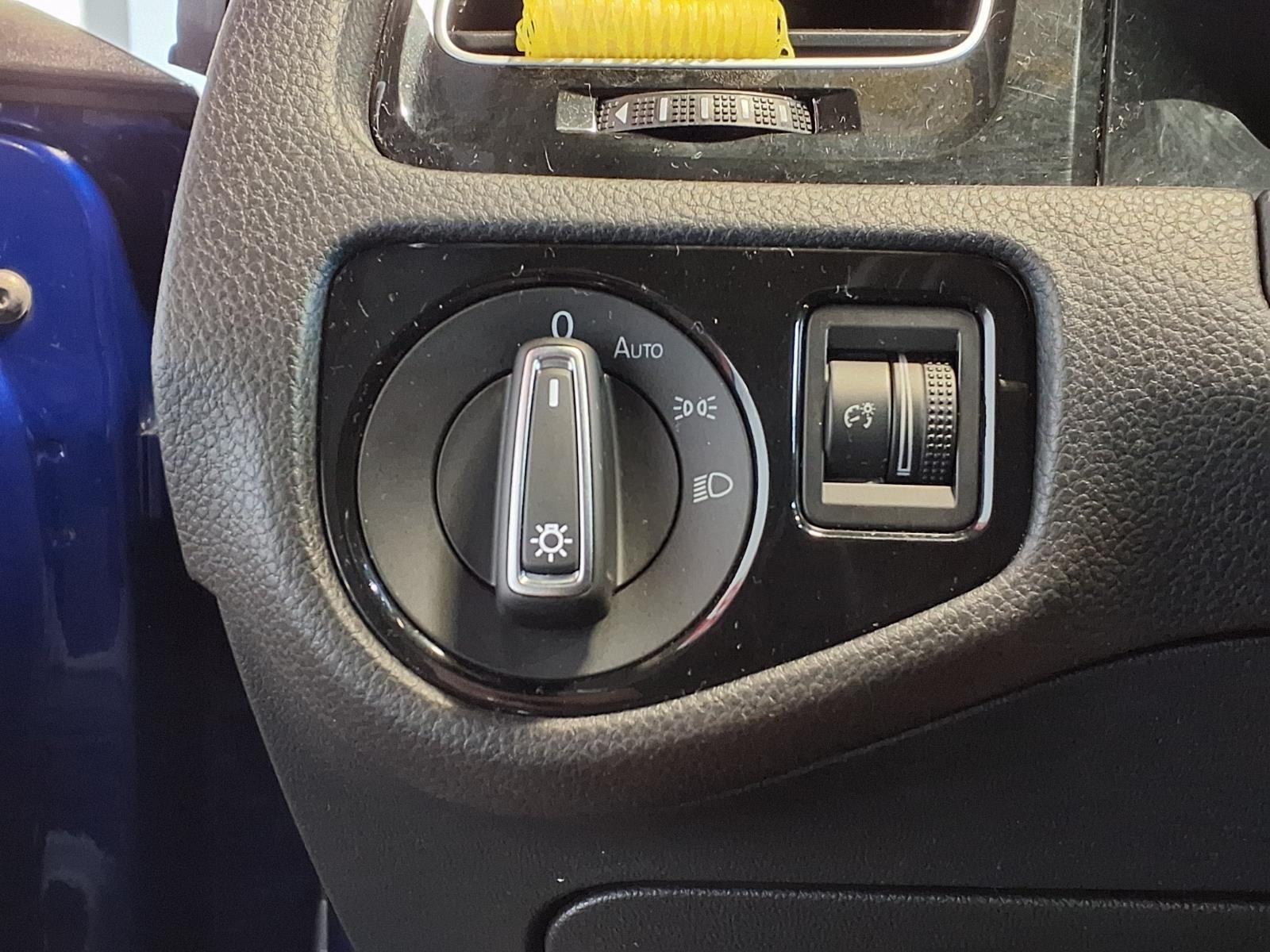 2017 Volkswagen Golf R - Lapiz Blue Metallic exterior view 17