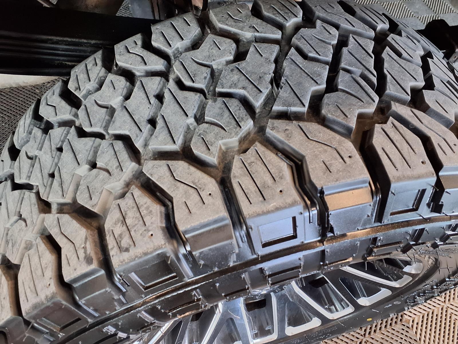 2018 Chevrolet Silverado 2500HD LTZ - Iridescent Pearl Tricoat exterior view 9