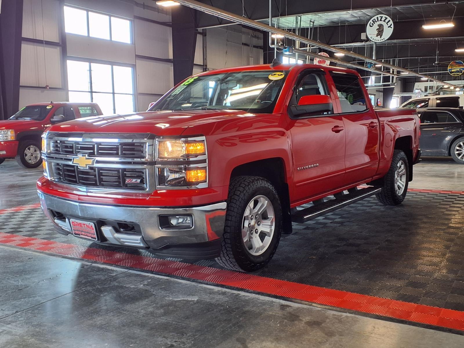 2015 Chevrolet Silverado 1500 LT - Victory Red exterior view 3