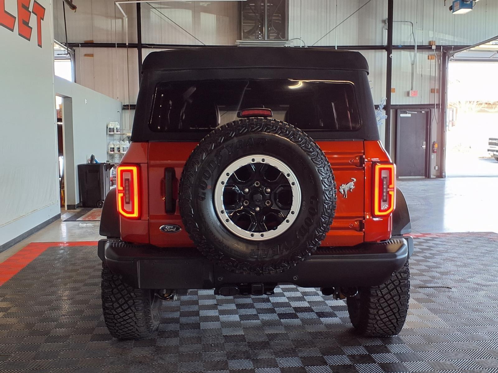 2022 Ford Bronco Badlands - Hot Pepper Red Metallic Tinted Clearcoat exterior view 5