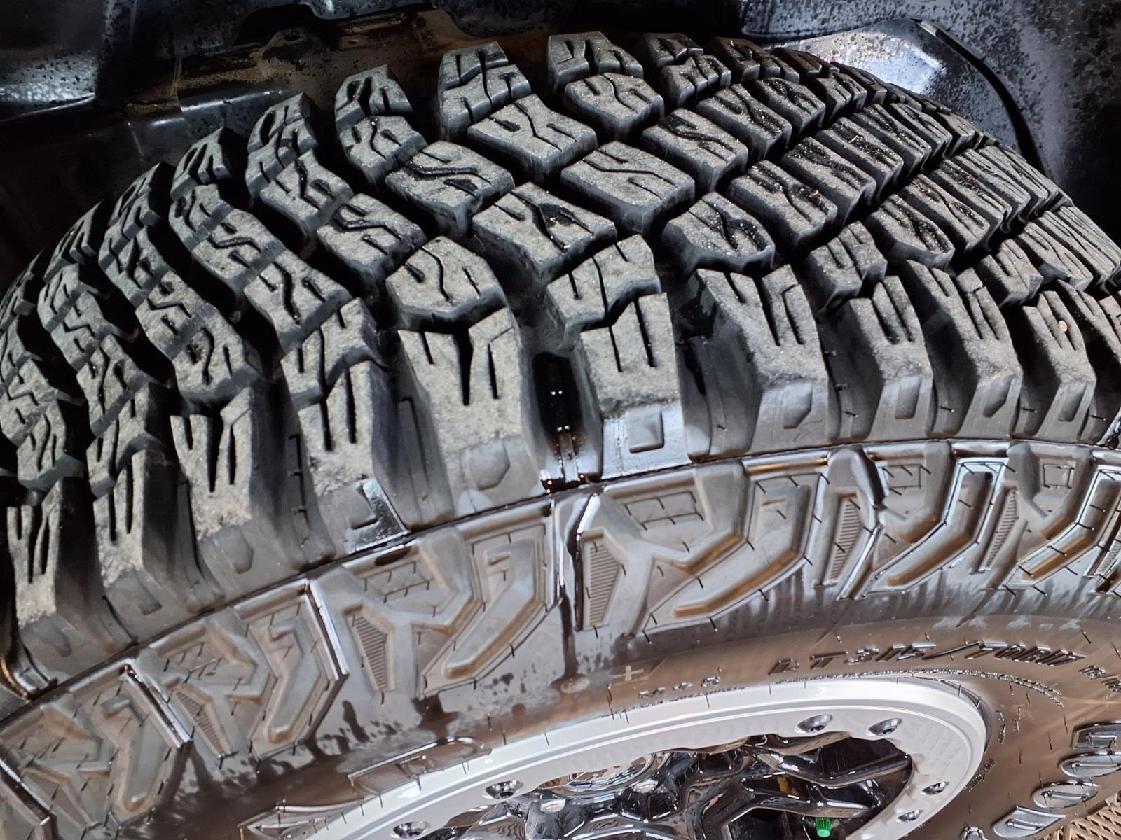 2022 Ford Bronco Badlands - Hot Pepper Red Metallic Tinted Clearcoat exterior view 9