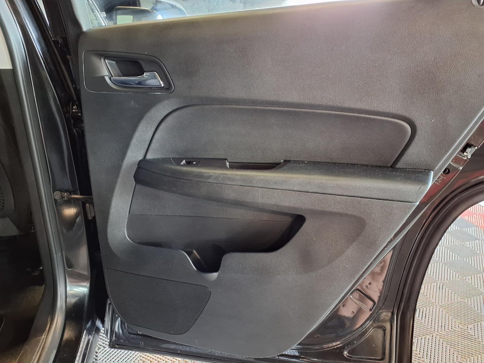 2017 GMC Terrain SLE - Ebony Twilight Metallic exterior view 9