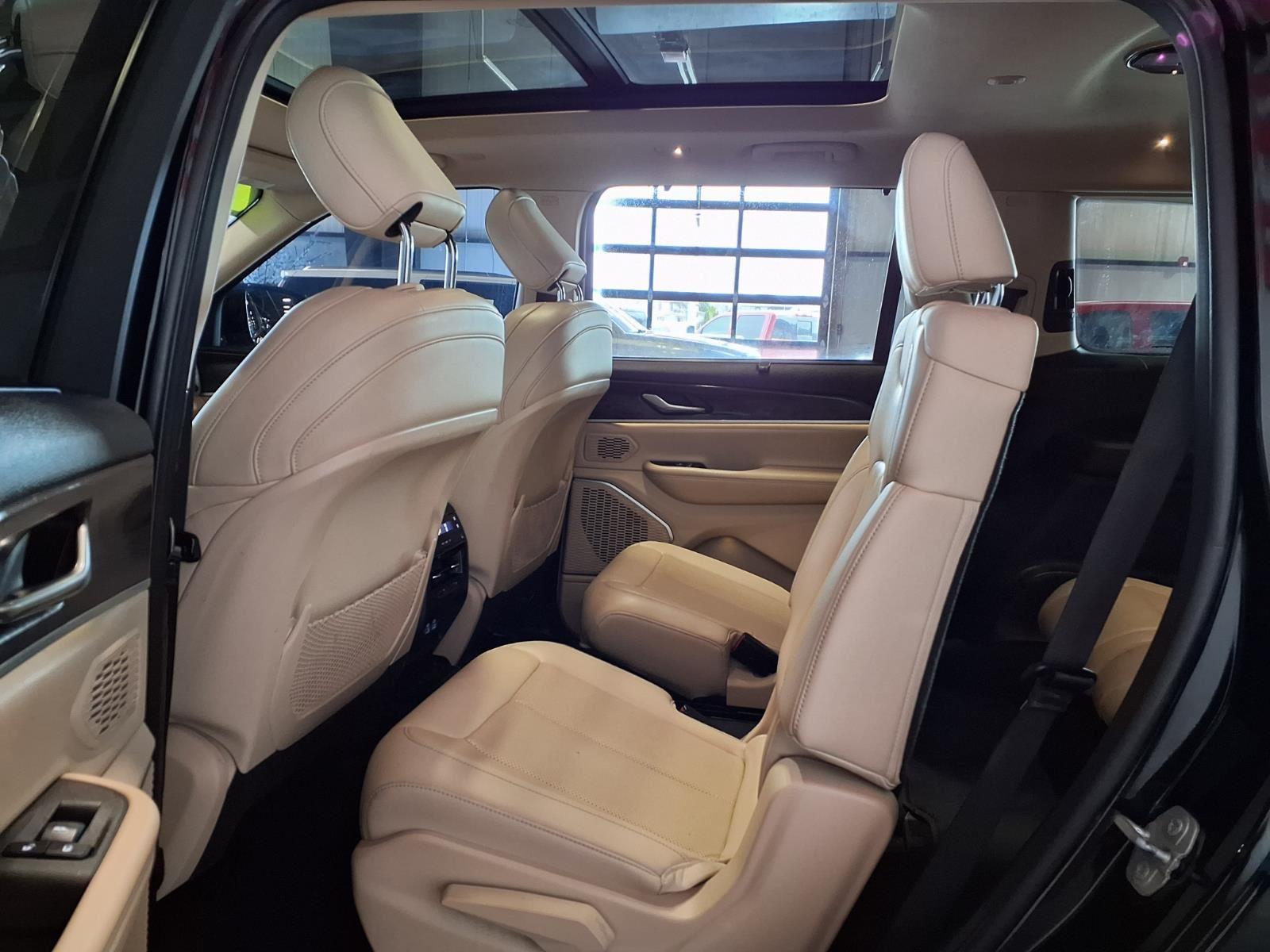 2021 Jeep Grand Cherokee L Limited - Diamond Black Crystal Pearlcoat exterior view 17