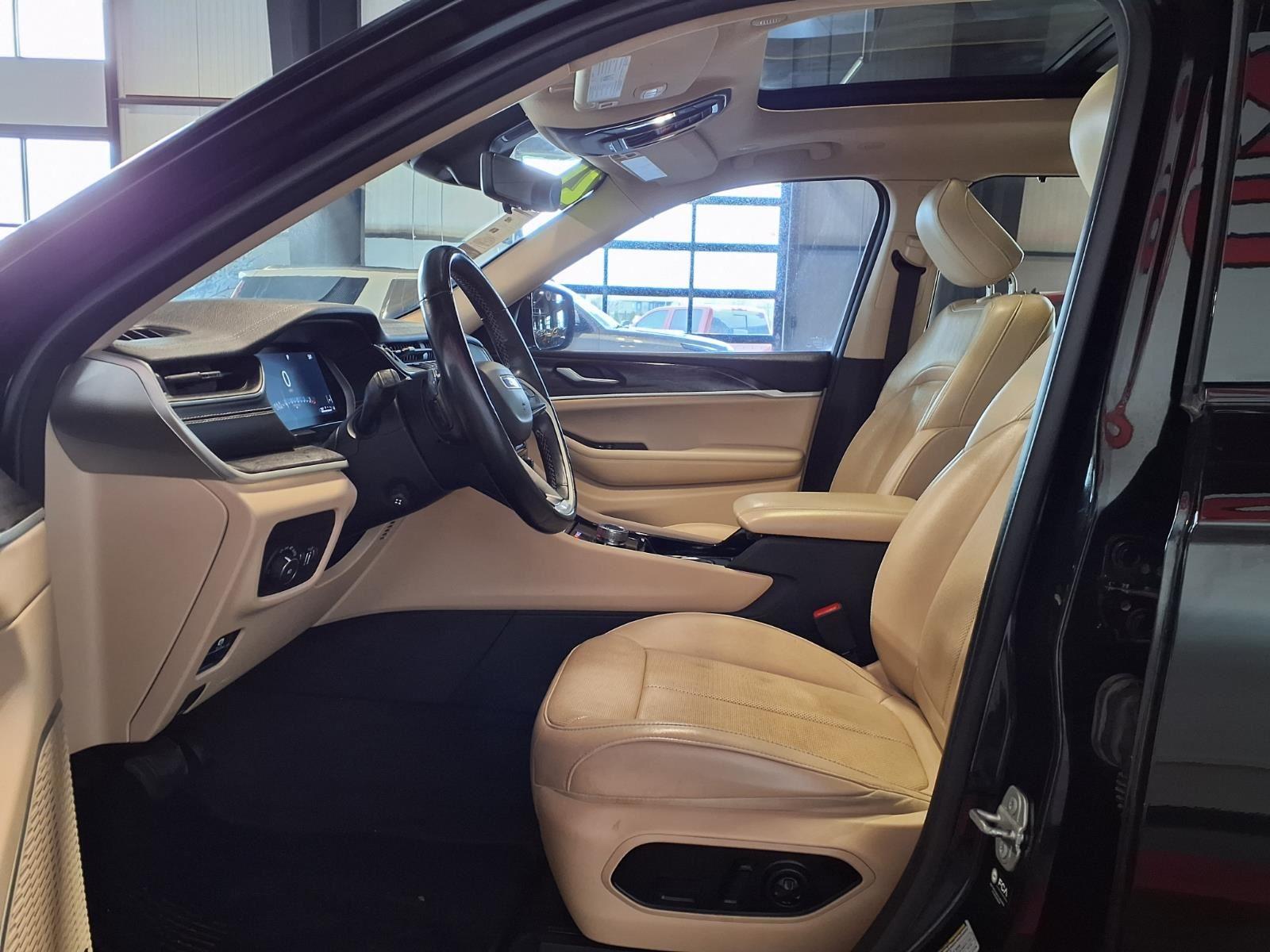 2021 Jeep Grand Cherokee L Limited - Diamond Black Crystal Pearlcoat exterior view 20