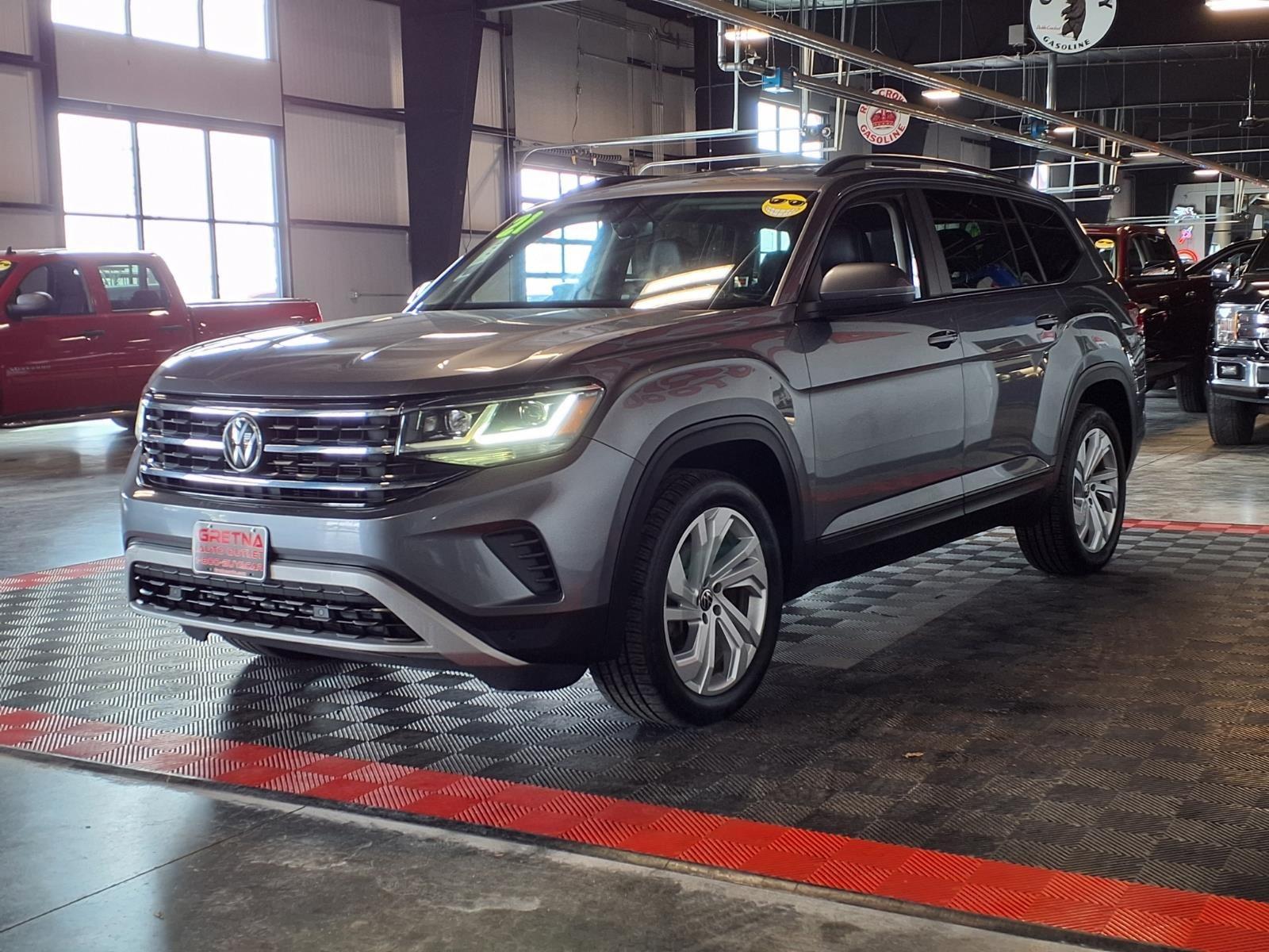 2021 Volkswagen Atlas 3.6L V6 SE w/Technology - Platinum Gray Metallic exterior view 3