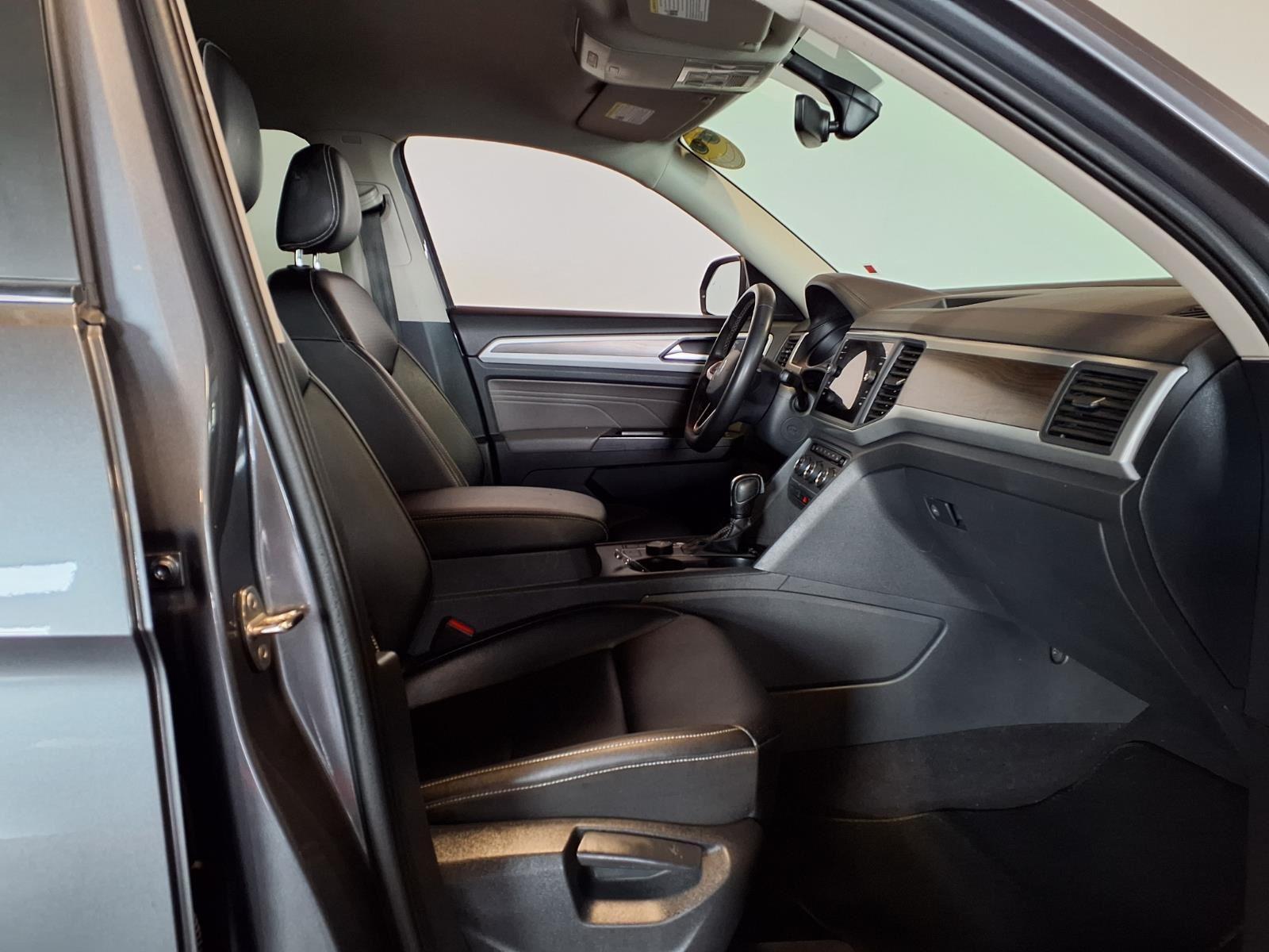 2021 Volkswagen Atlas 3.6L V6 SE w/Technology - Platinum Gray Metallic exterior view 11