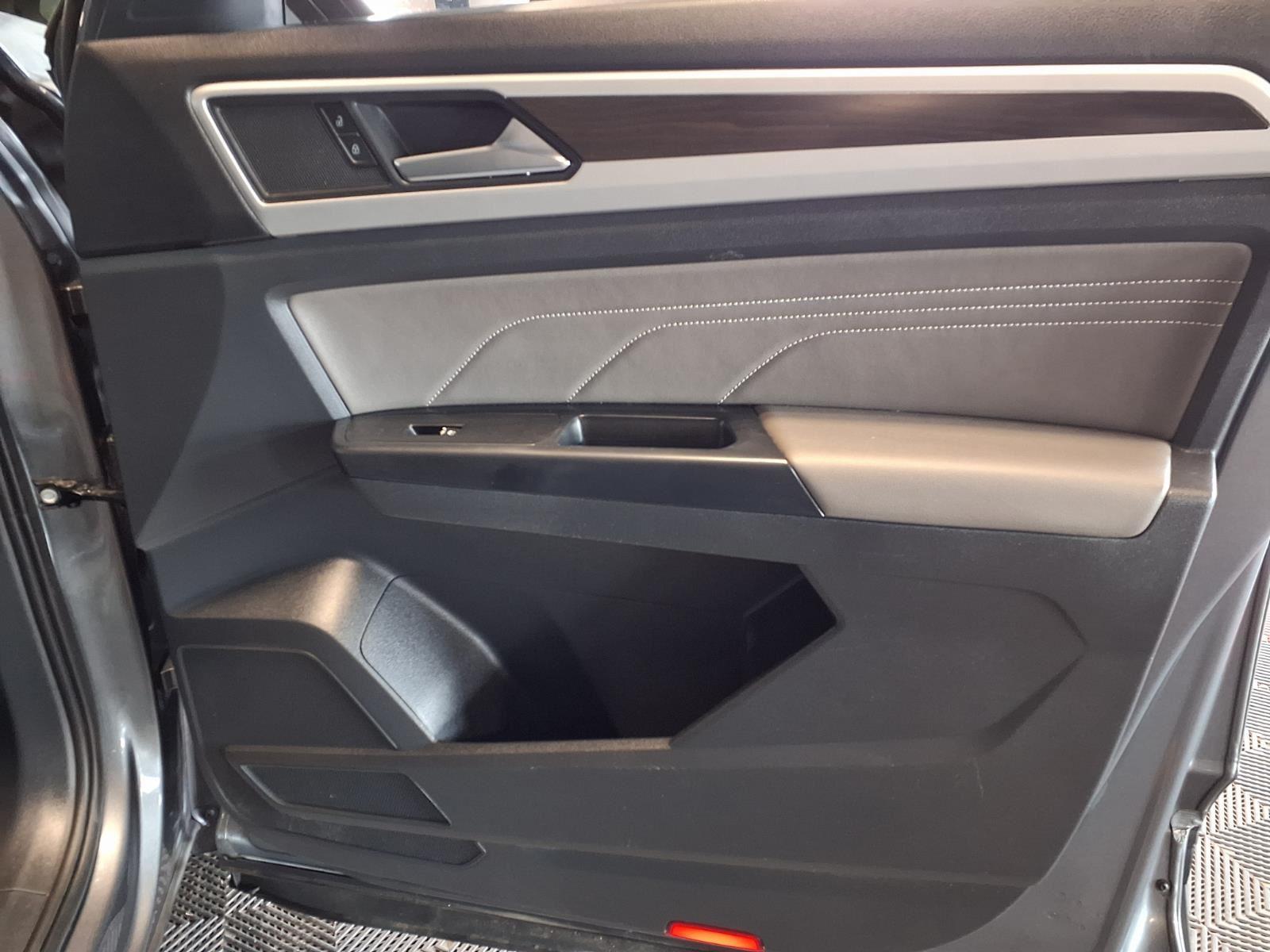 2021 Volkswagen Atlas 3.6L V6 SE w/Technology - Platinum Gray Metallic exterior view 12