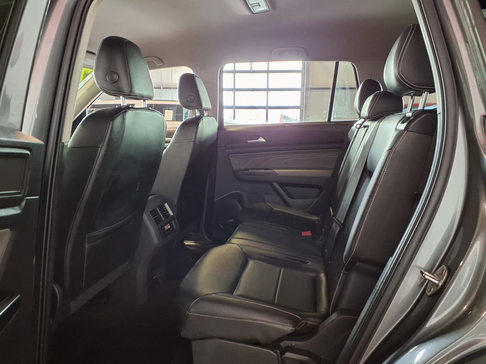 2021 Volkswagen Atlas 3.6L V6 SE w/Technology - Platinum Gray Metallic exterior view 14