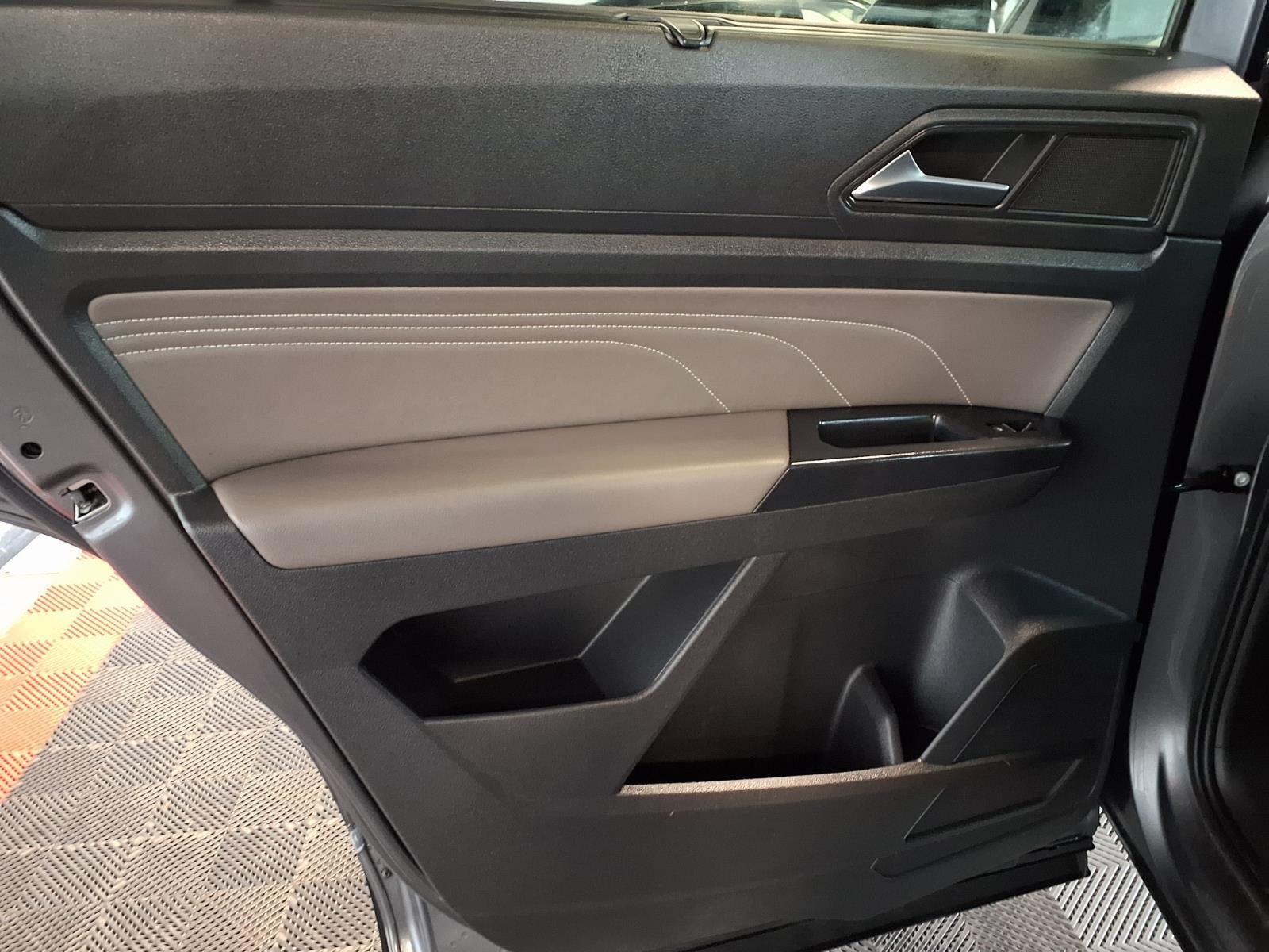 2021 Volkswagen Atlas 3.6L V6 SE w/Technology - Platinum Gray Metallic exterior view 15