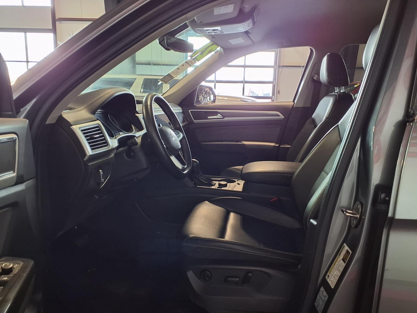 2021 Volkswagen Atlas 3.6L V6 SE w/Technology - Platinum Gray Metallic exterior view 18