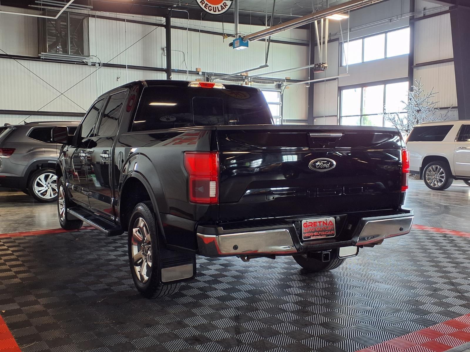 2018 Ford F-150 LARIAT - Shadow Black exterior view 4