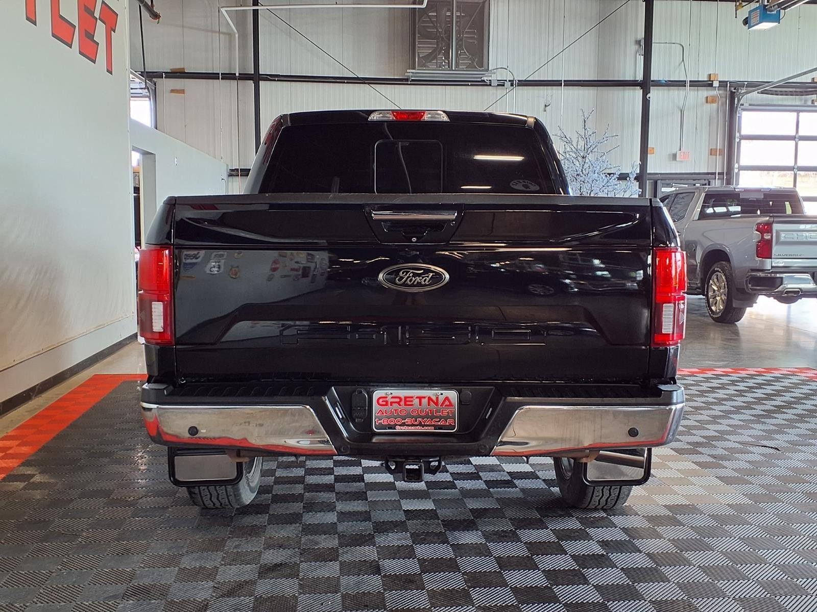 2018 Ford F-150 LARIAT - Shadow Black exterior view 5