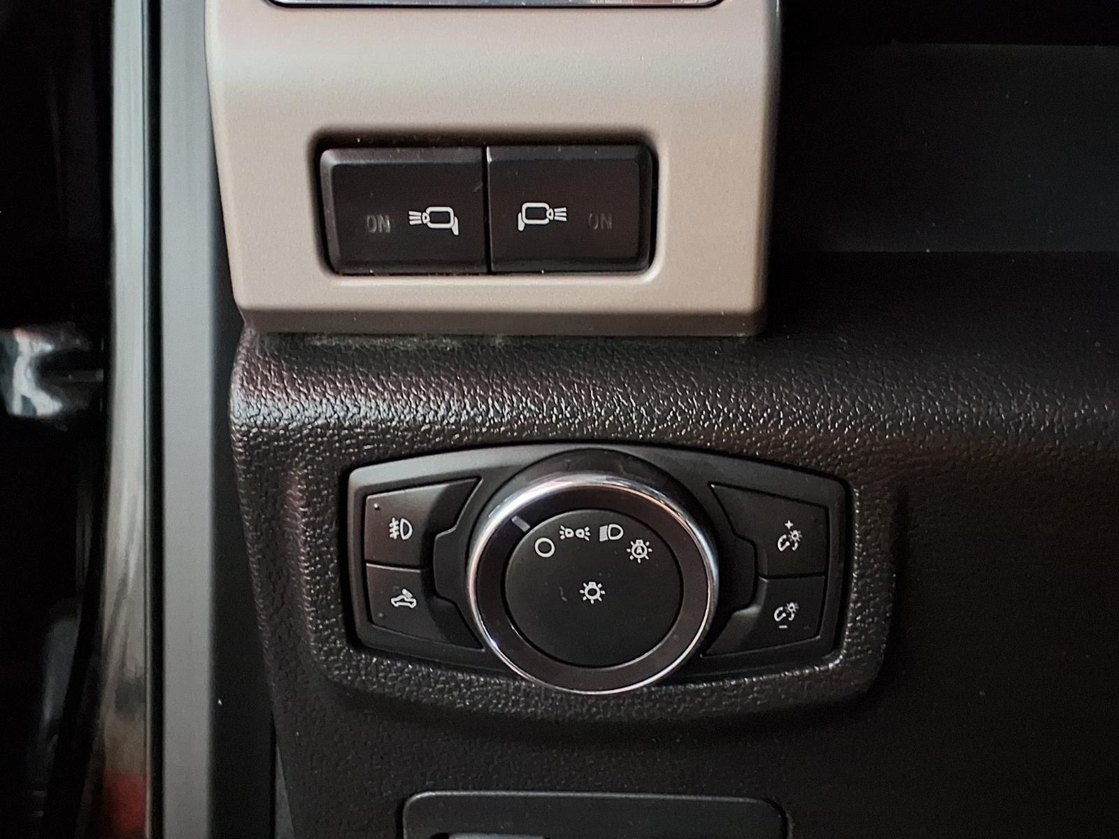 2018 Ford F-150 LARIAT - Shadow Black exterior view 18