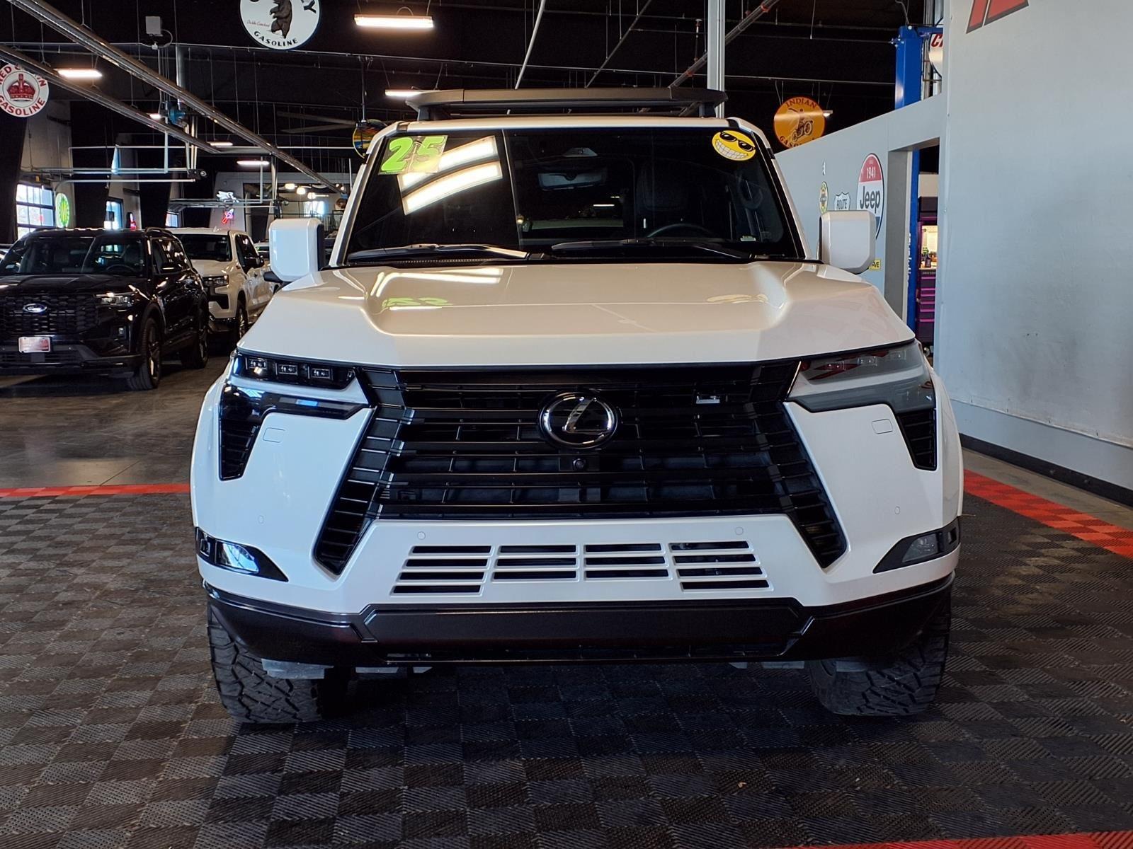 2025 Lexus GX GX 550 Luxury+ - Eminent White Pearl exterior view 2