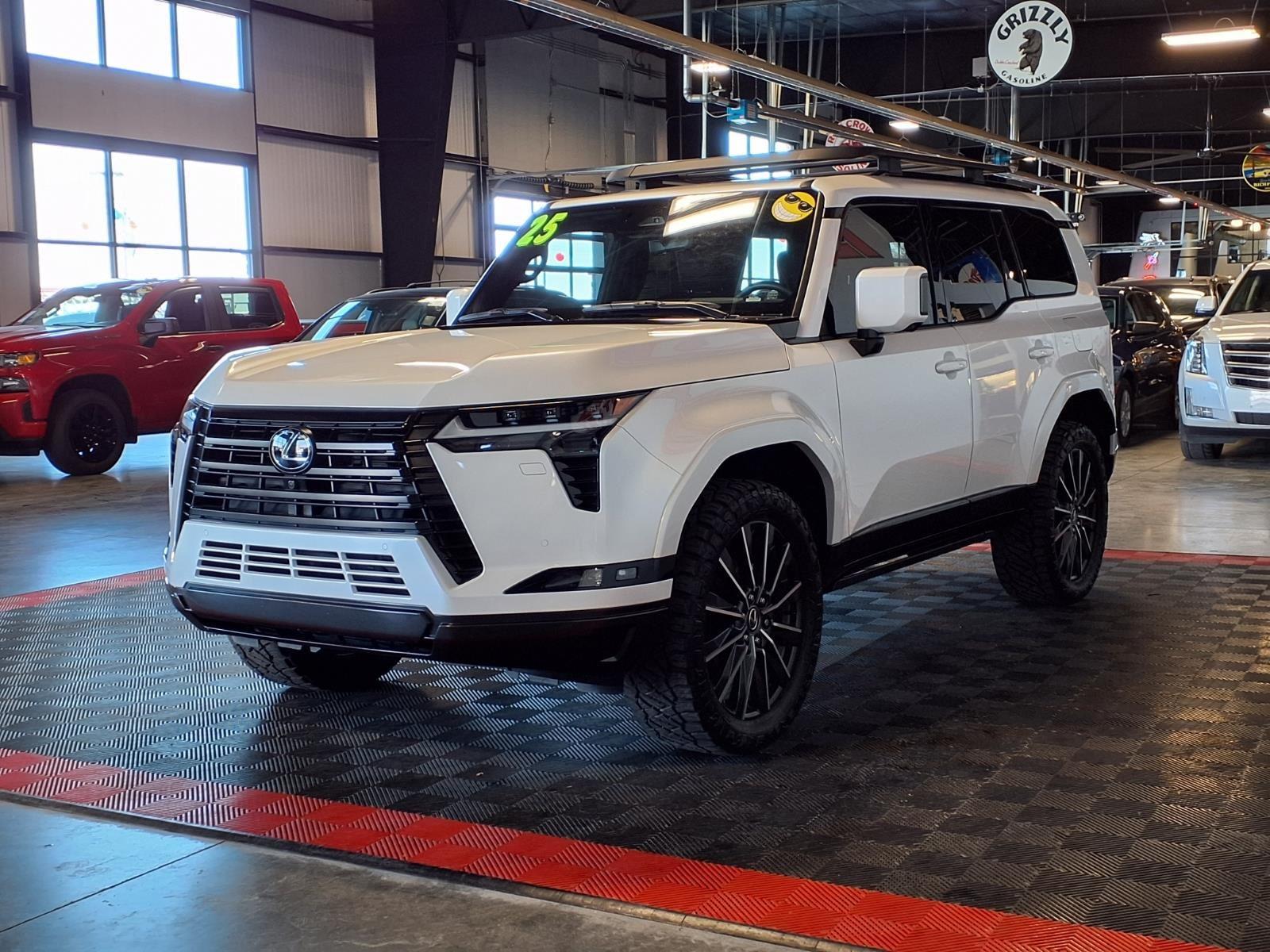 2025 Lexus GX GX 550 Luxury+ - Eminent White Pearl exterior view 3