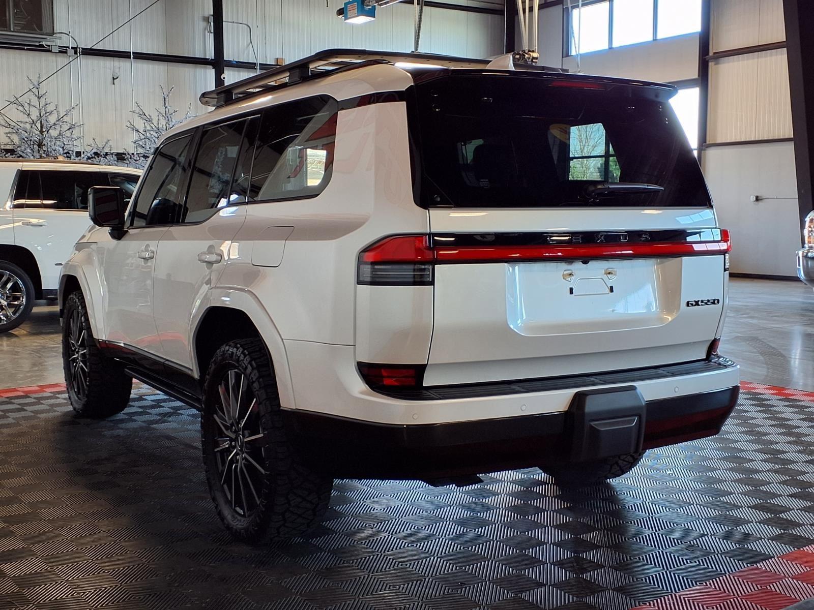 2025 Lexus GX GX 550 Luxury+ - Eminent White Pearl exterior view 4