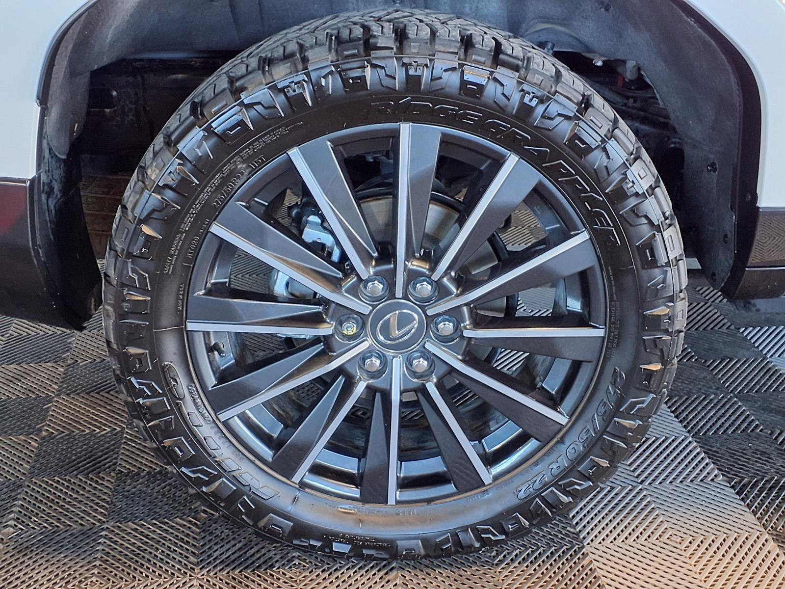 2025 Lexus GX GX 550 Luxury+ - Eminent White Pearl exterior view 7