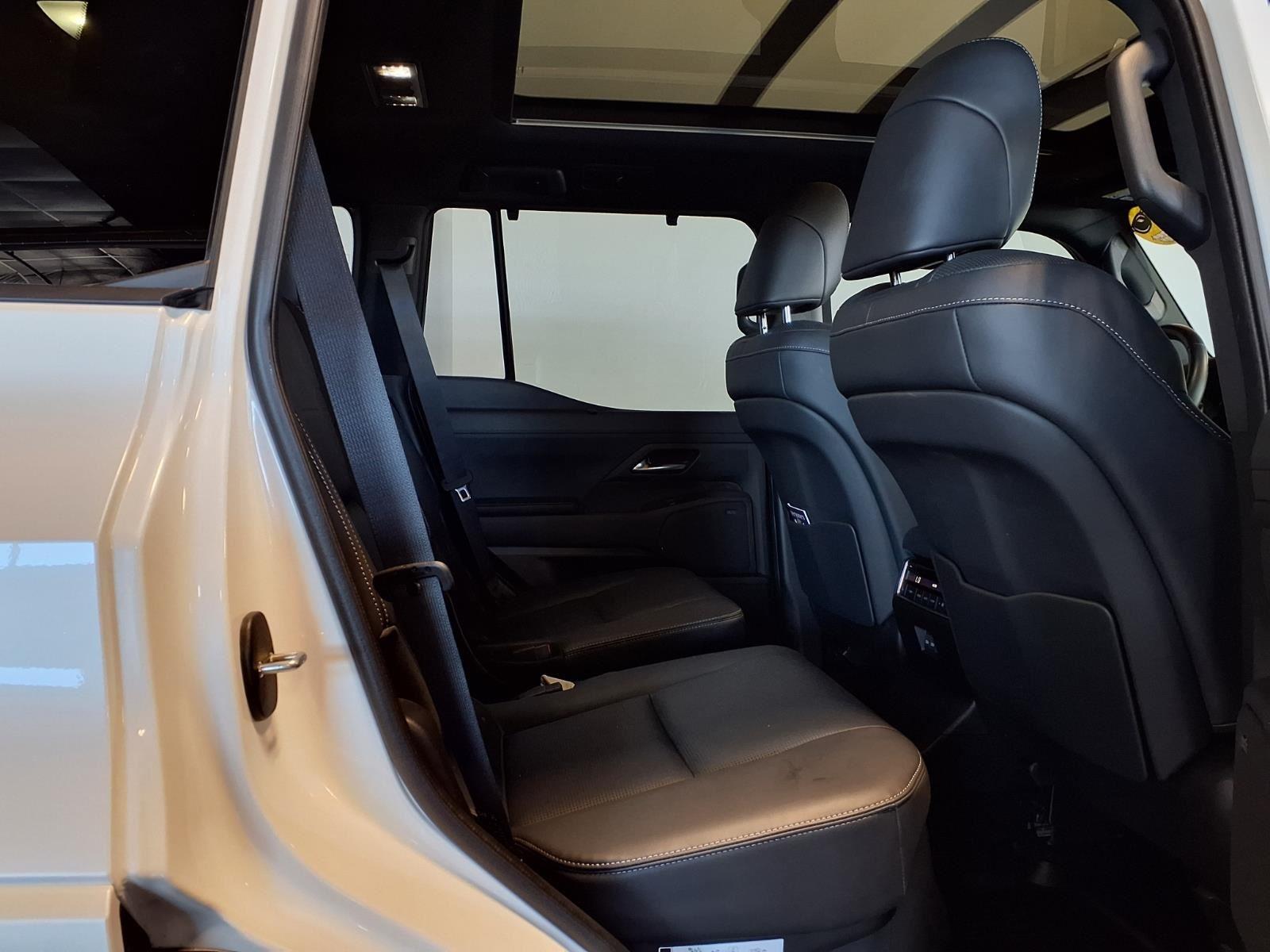 2025 Lexus GX GX 550 Luxury+ - Eminent White Pearl exterior view 9