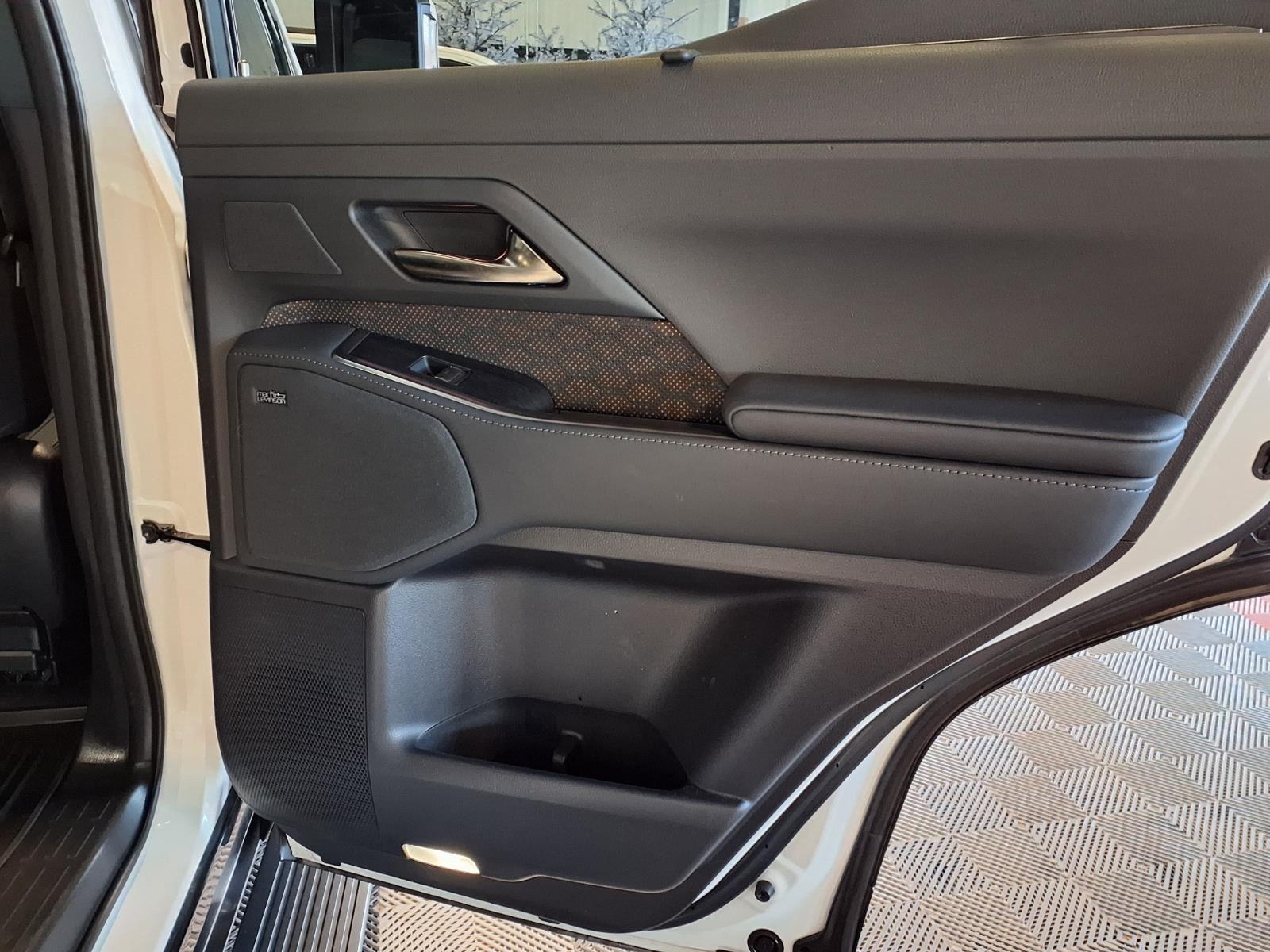 2025 Lexus GX GX 550 Luxury+ - Eminent White Pearl exterior view 10