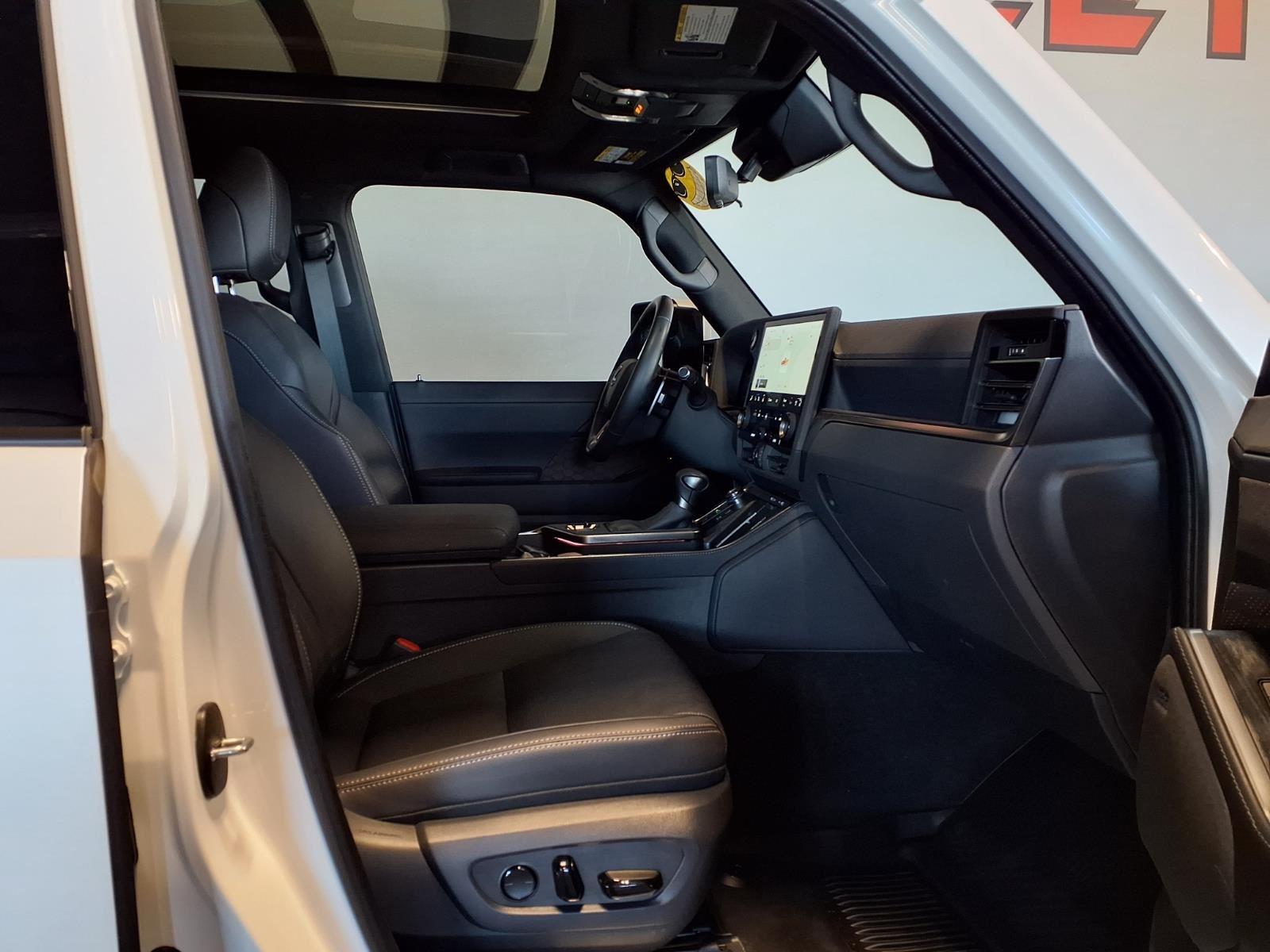 2025 Lexus GX GX 550 Luxury+ - Eminent White Pearl exterior view 11