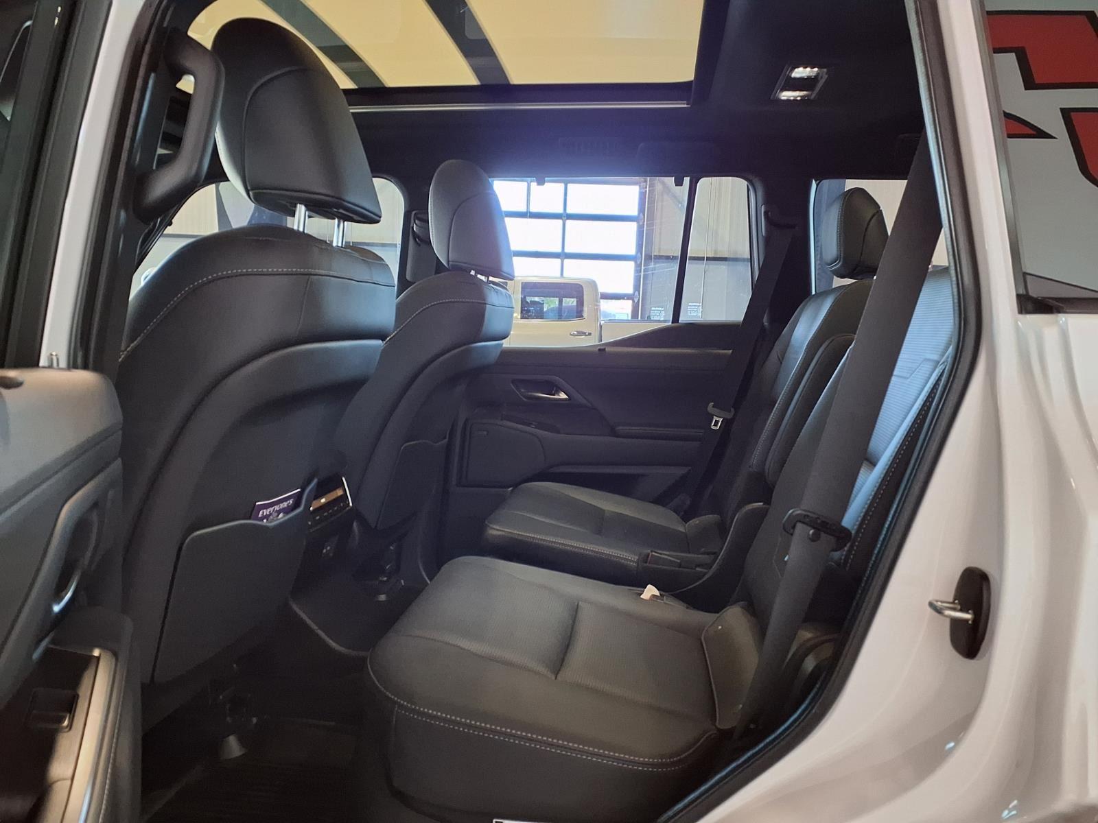 2025 Lexus GX GX 550 Luxury+ - Eminent White Pearl exterior view 13